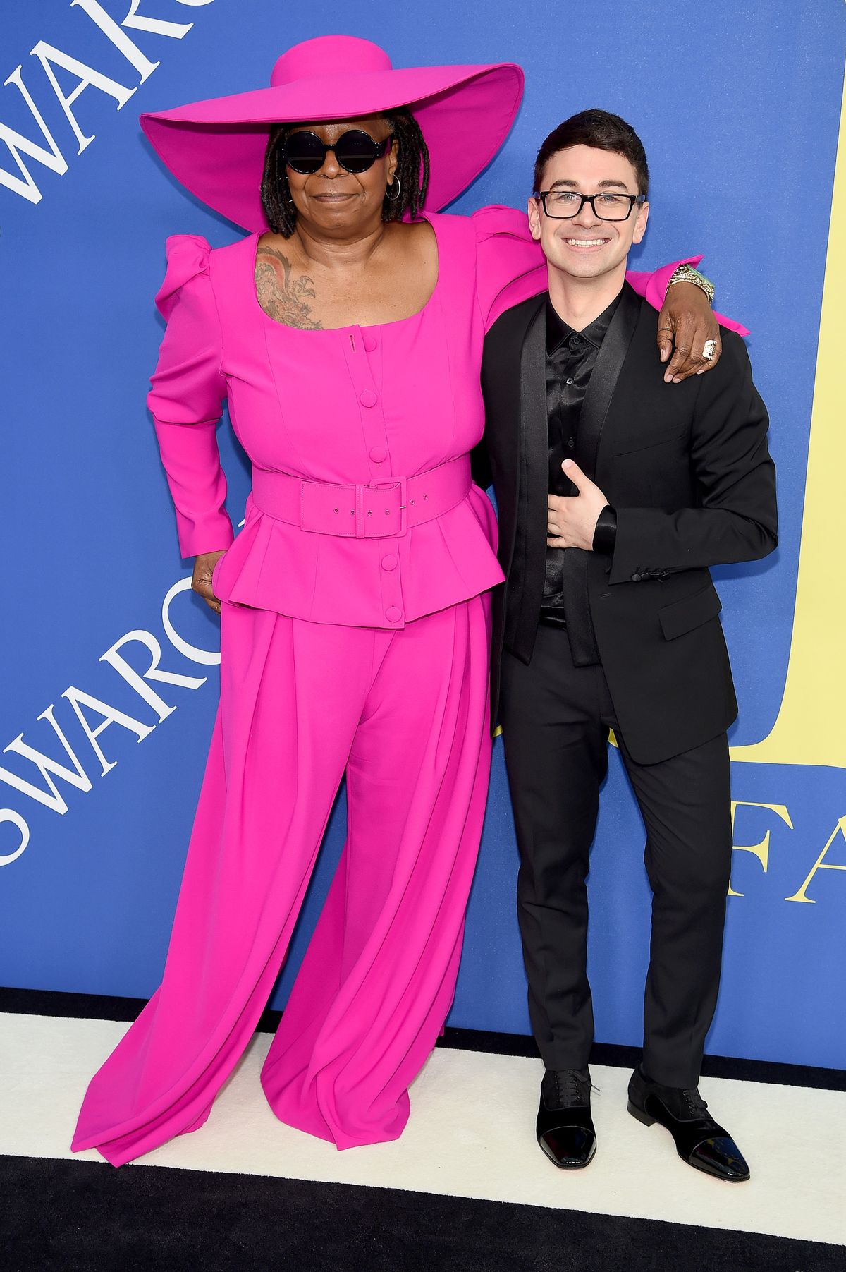 Вупи Голдберг и Кристиан Сириано на церемонии вручения наград Cfda Fashion Awards в Нью-Йорке, 4 июня 2018 г. Вупи Голдберг и Кристиан Сириано на церемонии вручения наград Cfda Fashion Awards