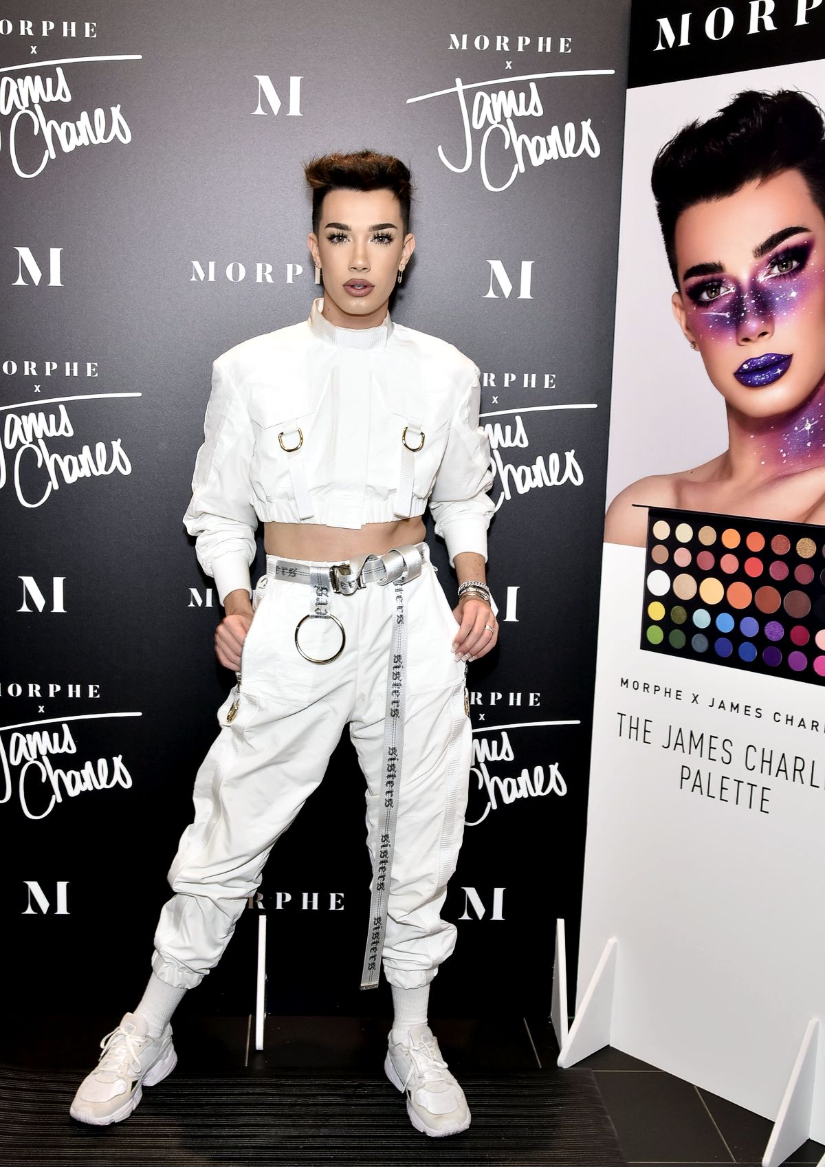 Джеймс Чарльз на презентациии Morphe Meet & Greet в Нью-Йорке, 1 декабря 2018 г. Джеймс Чарльз на презентации Morphe Meet & Greet