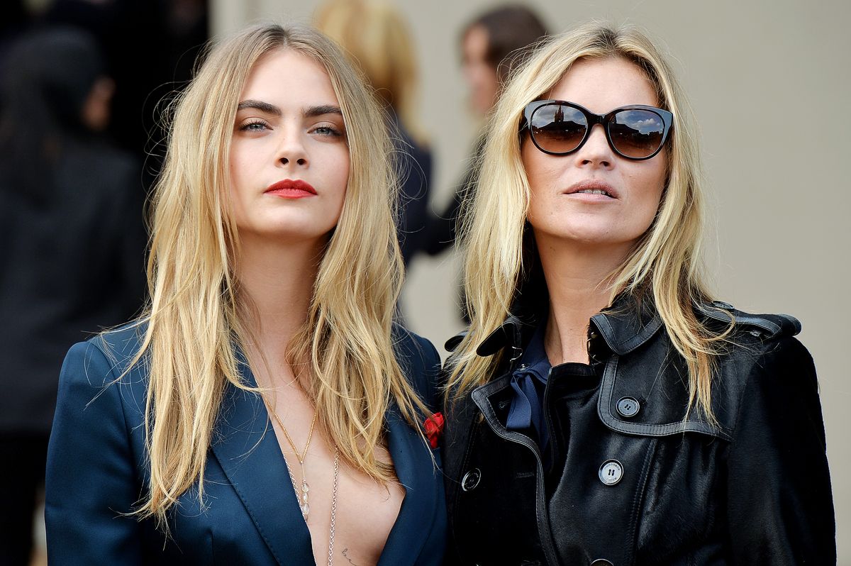Кара Делевинь и Кейт Мосс на шоу Burberry Prorsum 2015 в рамках Лондонской недели моды Кара Делевинь и Кейт Мосс на шоу Burberry Prorsum 2015 в рамках Лондонской недели моды, 15 сентября 2014 г.