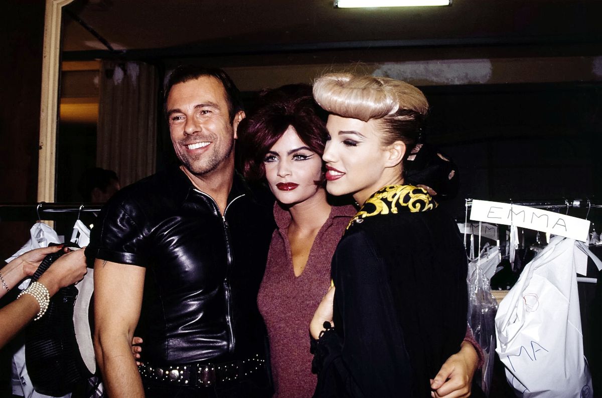 Тьерри Мюглер, Хелена Кристенсен и Эмма на шоу Thierry Mugler Prêt-à-Porter Весна/Лето 1992