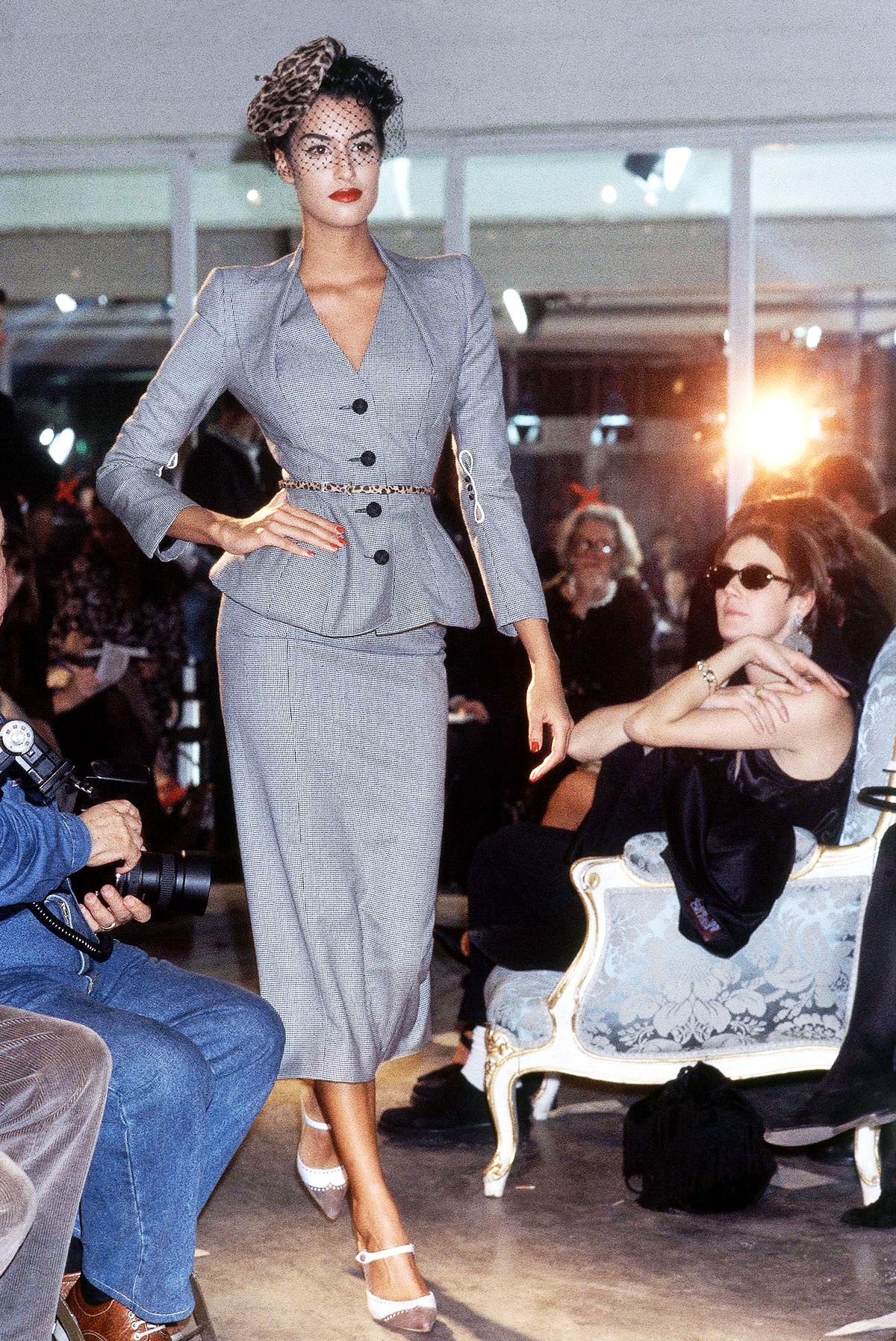 Ясмин Гаури на шоу John Galliano, Осень 1995 Ясмин Гаури на шоу John Galliano, 1995