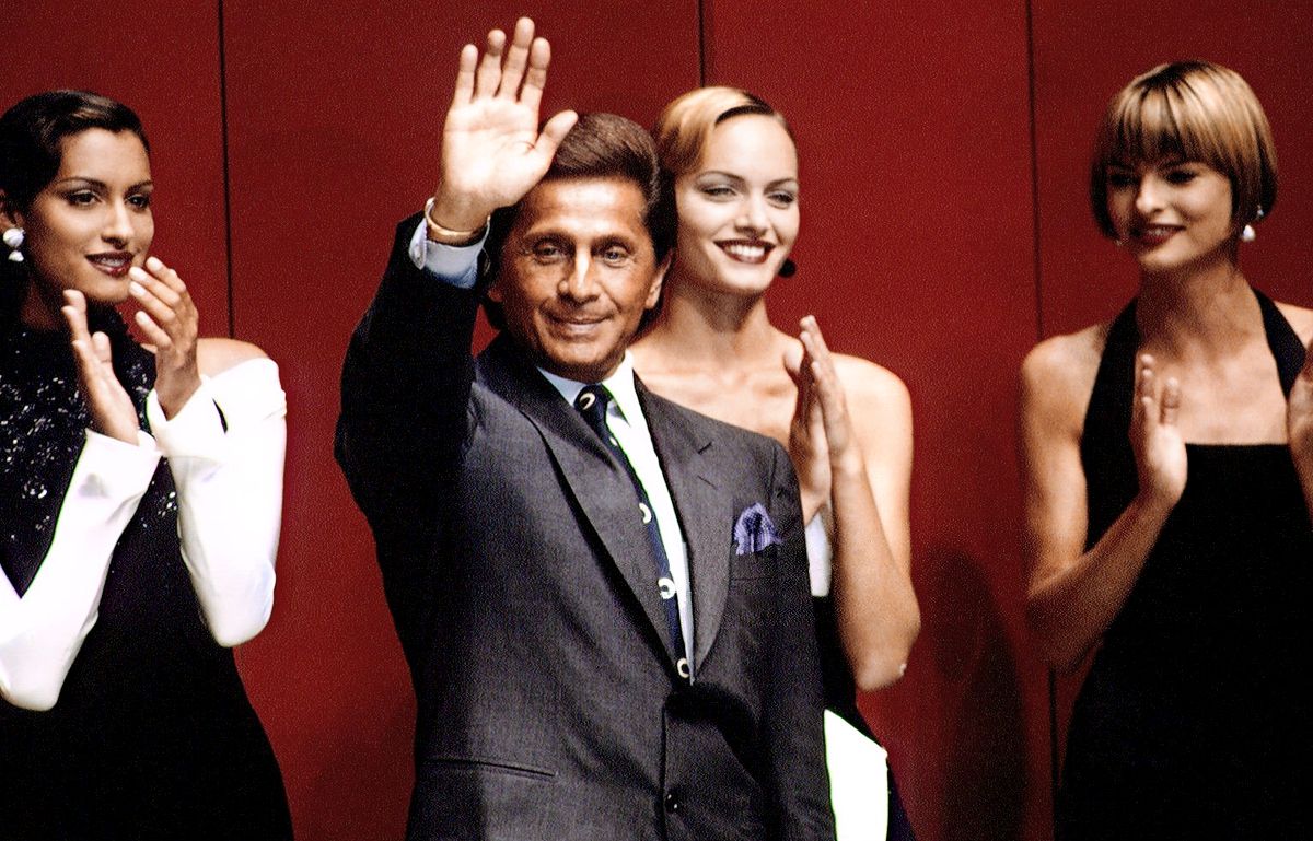 Ясмин Гаури, Валентино Гаравани на шоу Valentino Haute Couture Осень/Зима 1993 г. Ясмин Гаури, Валентино Гаравани на шоу Valentino Haute Couture