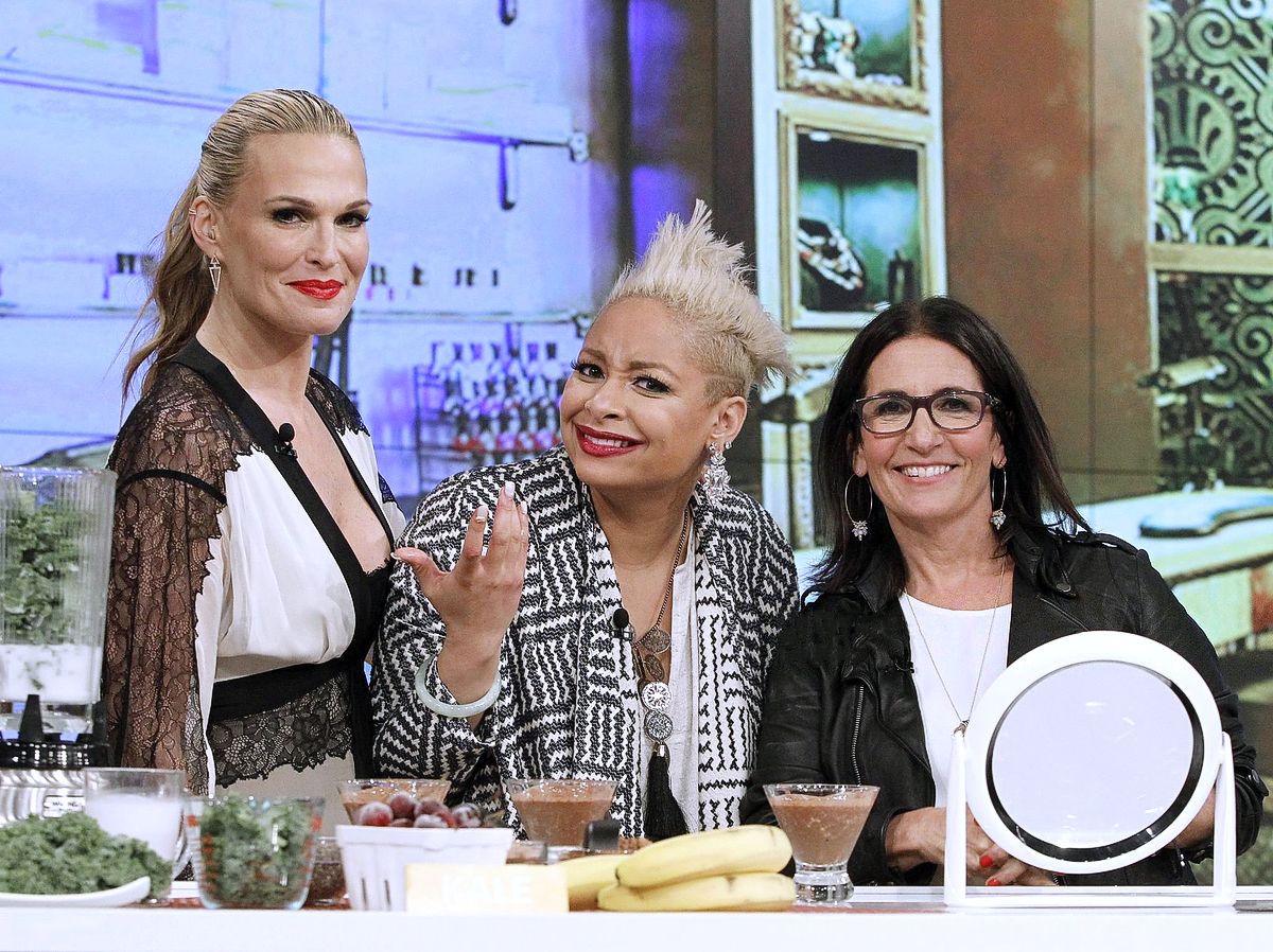 Молли Симс, Рэйвен, Бобби Браун на телешоу ABC «The View», 5 июня 2015 г. Молли Симс, Рэйвен, Бобби Браун на телешоу ABC «The View»