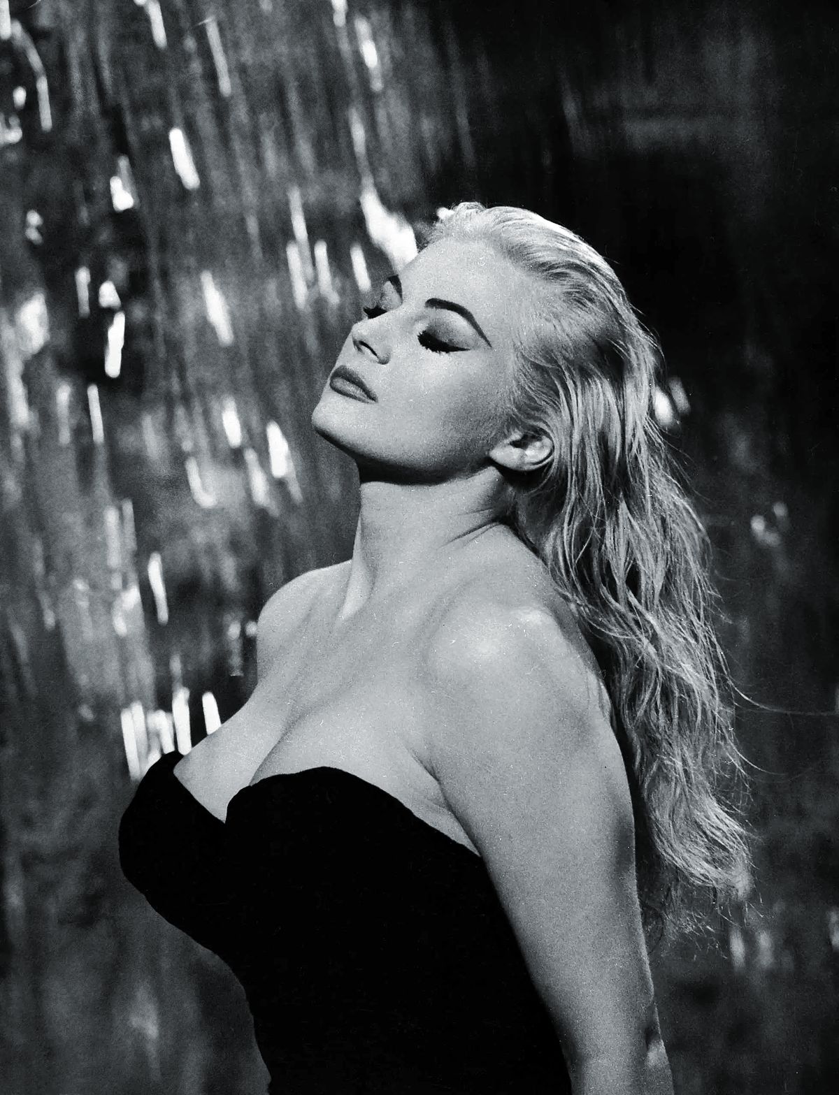 Анита Экберг в фильме «La Dolce Vita», 1960 г., фото 1 Анита Экберг в роли Сильвии в фильме «La Dolce Vita», 1960 г., фото 1