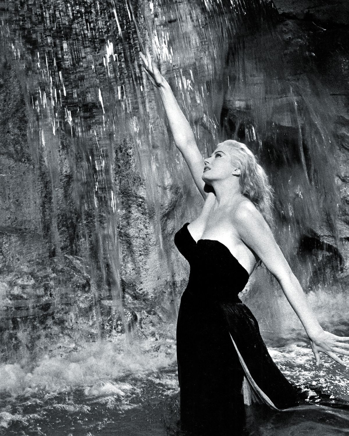 Анита Экберг в фильме «La Dolce Vita», 1960 г., фото 2 Анита Экберг в роли Сильвии в фильме «La Dolce Vita», 1960 г., фото 2