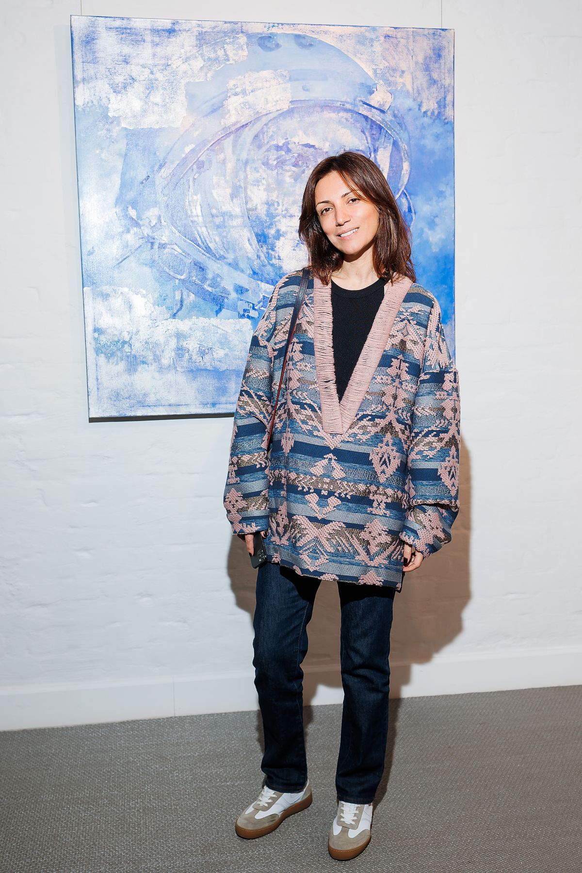 Карина Ошроева на выставке Дарьи Котляровой «В невесомости» в Askeri Gallery, 26 апреля 2022 г., фото 1 Карина Ошроева на выставке Дарьи Котляровой «В невесомости», фото 1