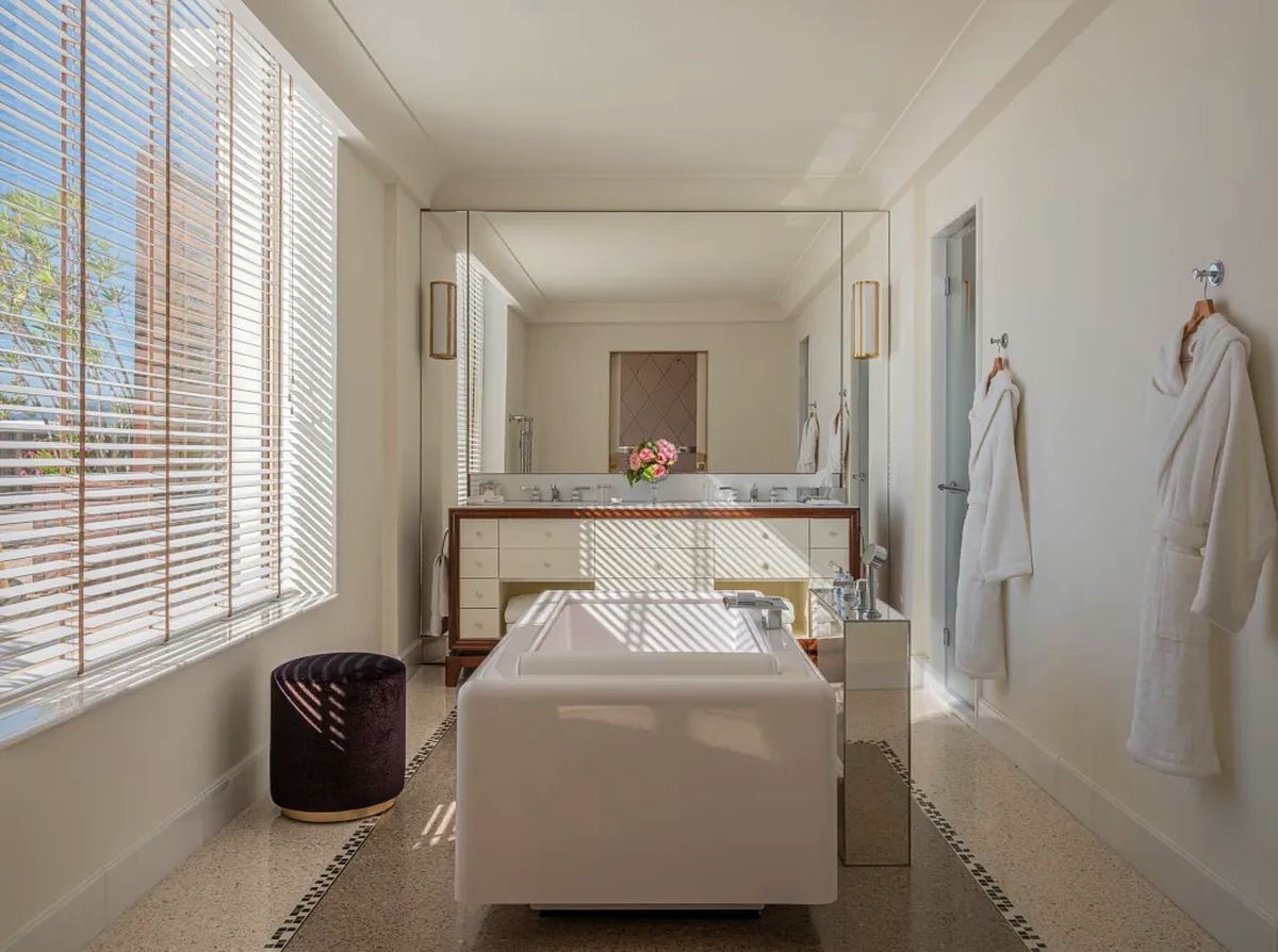 L’Hôtel Martinez, апартаменты Isabelle Huppert и Thierry Frémeaux, Канны, Франция, фото 10 L’Hôtel Martinez, апартаменты Isabelle Huppert и Thierry Frémeaux, Канны, Франция, фото 10