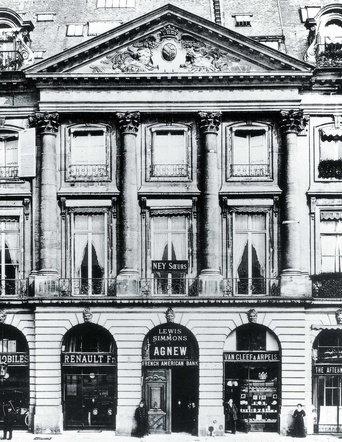 Вандомская площадь в Париже, 1906 г. Магазин Van Cleef & Arpels на Вандомской площади в Париже, 1906 г.