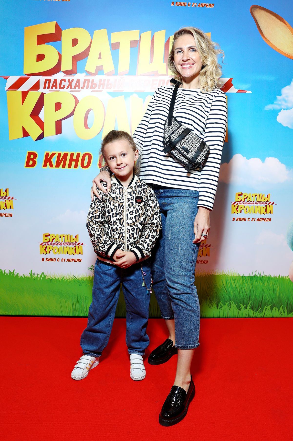 Маргарита Иноземцева с дочерью на премьере семейной анимации «Братцы Кролики Пасхальный переполох», 16 апреля 2022 г. Маргарита Иноземцева с дочерью на премьере семейной анимации «Братцы Кролики Пасхальный переполох»