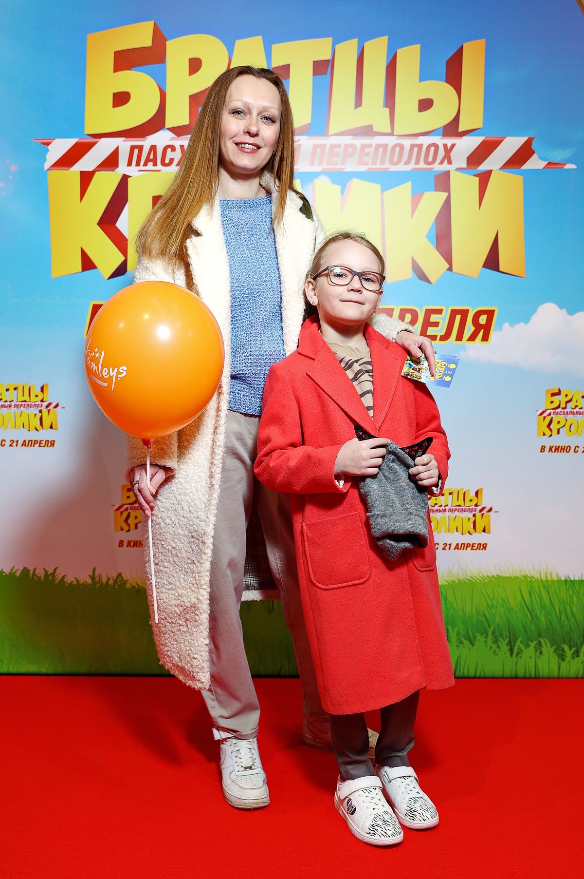 Татьяна Малыш с дочерью на премьере семейной анимации «Братцы Кролики Пасхальный переполох», 16 апреля 2022 г. Татьяна Малыш с дочерью на премьере семейной анимации «Братцы Кролики Пасхальный переполох»