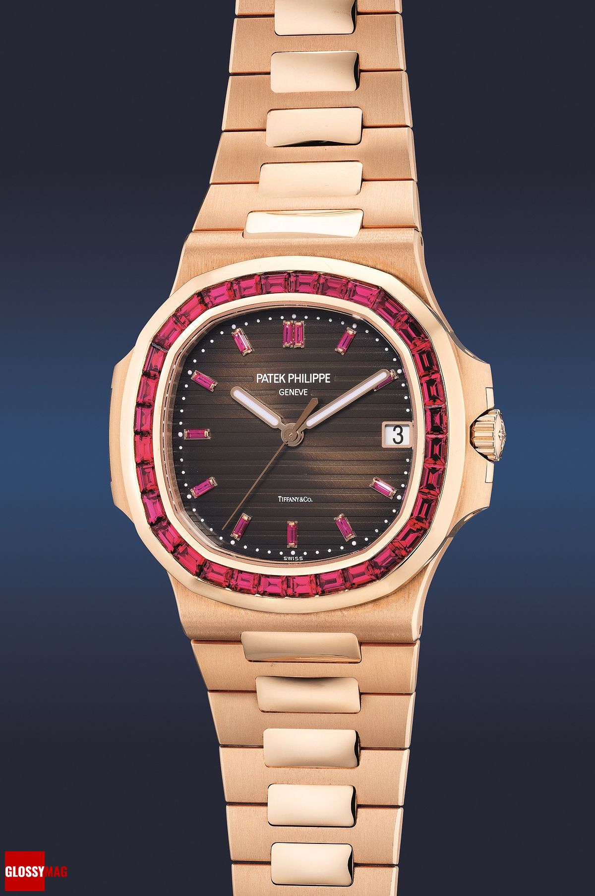 Часы Patek Philippe Nautilus Ref. 5723/112R-001 в корпусе из розового золота с ободком, фото 1 Часы Patek Philippe Nautilus Ref. 5723/112R-001 в корпусе из розового золота с ободком, украшенным рубинами багетной огранки, фото 1