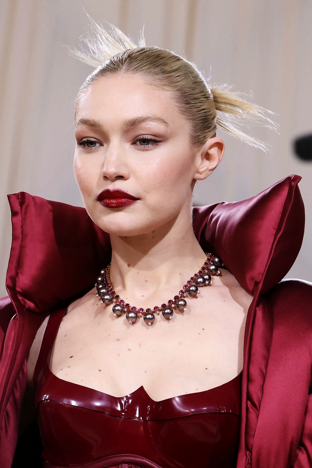 Джиджи Хадид на балу Института костюма «In America: An Anthology of Fashion»