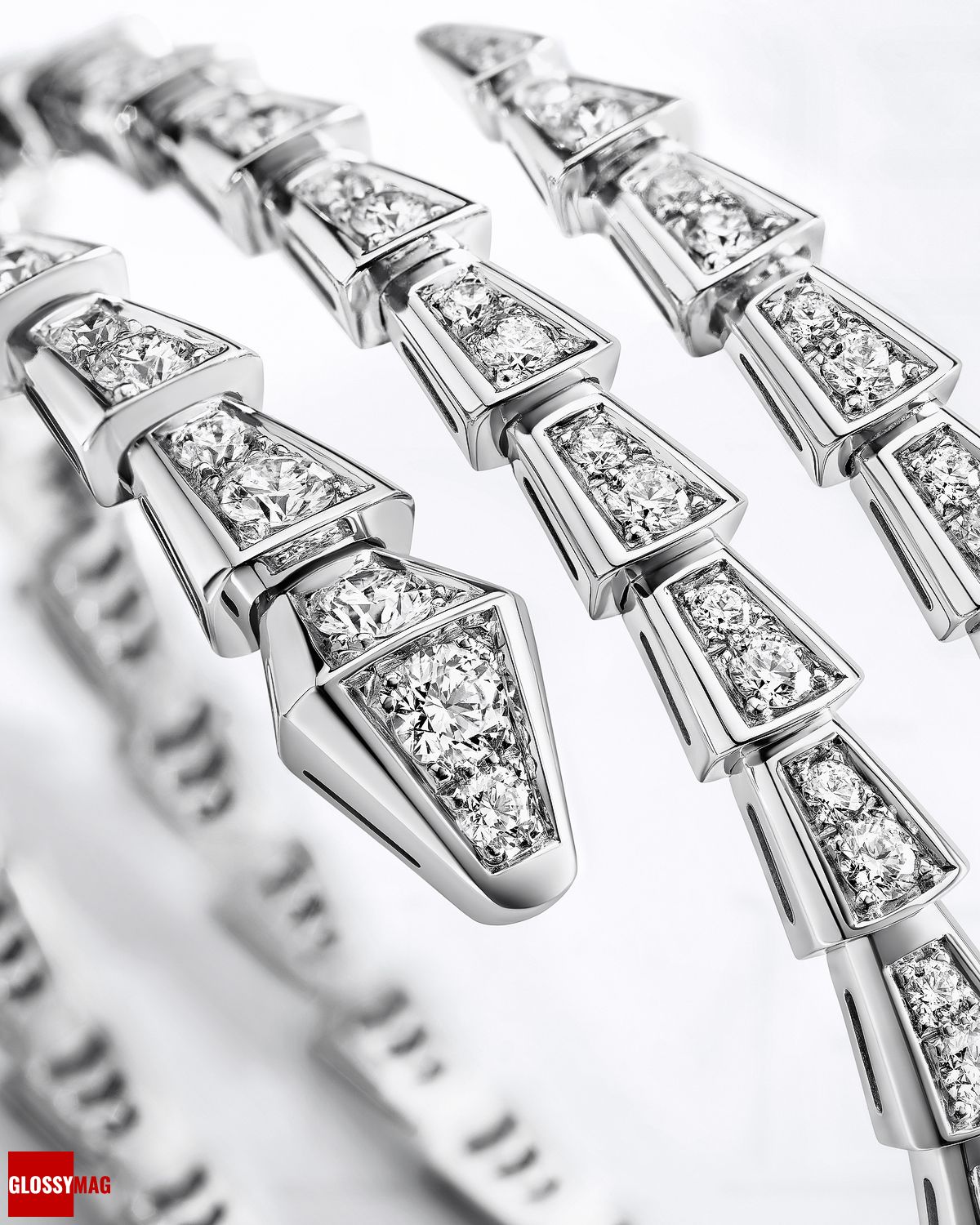Знаменитая коллекция Bvlgari Serpenti предстает в минималистичном дизайне, фото 14 Коллекция Bvlgari Serpenti предстает в минималистичном дизайне, фото 14