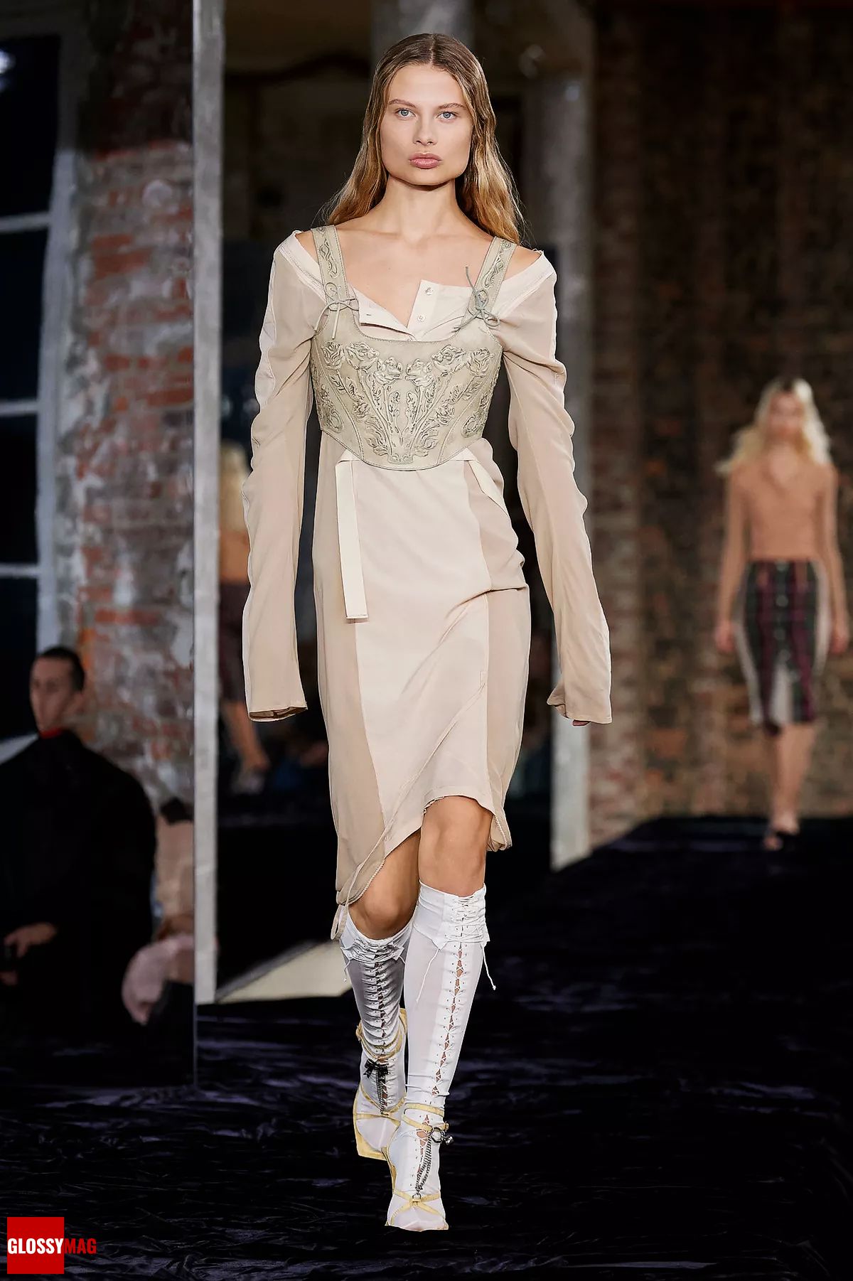 Acne Studios Весна/Лето 2022, фото 2 Шоу Acne Studios Весна/Лето 2022, фото 2