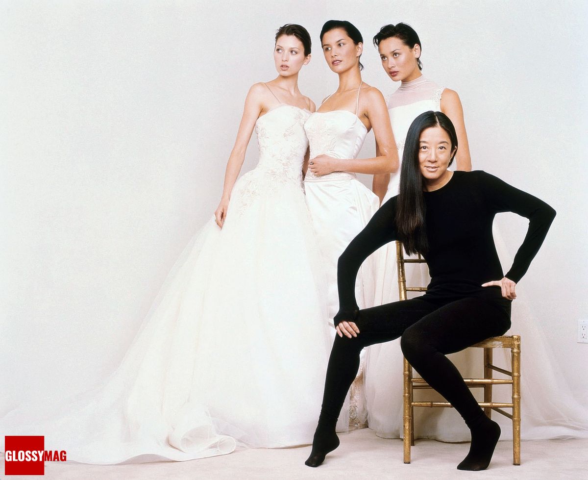 Вера Вонг и модели в свадебных платьях от Vera Wang Вера Вонг и модели в свадебных платьях от Vera Wang, 2000 г.