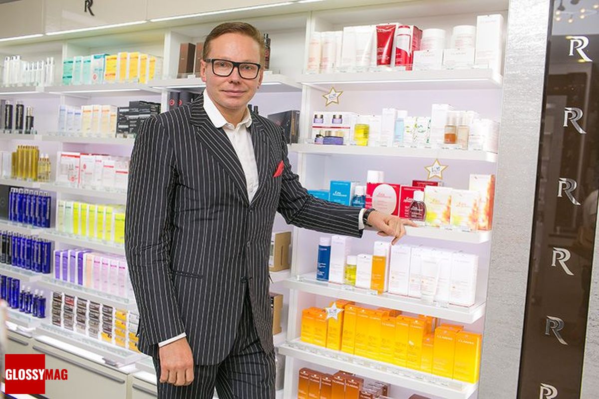 Эдгар Шабанов в корнере Clarins на закрытом мероприятии Beauty CHOICE в Rivoli Perfumery в ТГ Модный сезон Эдгар Шабанов в корнере Clarins на закрытом мероприятии Beauty CHOICE в Rivoli Perfumery в ТГ Модный сезон, 28 июня 2017 г.