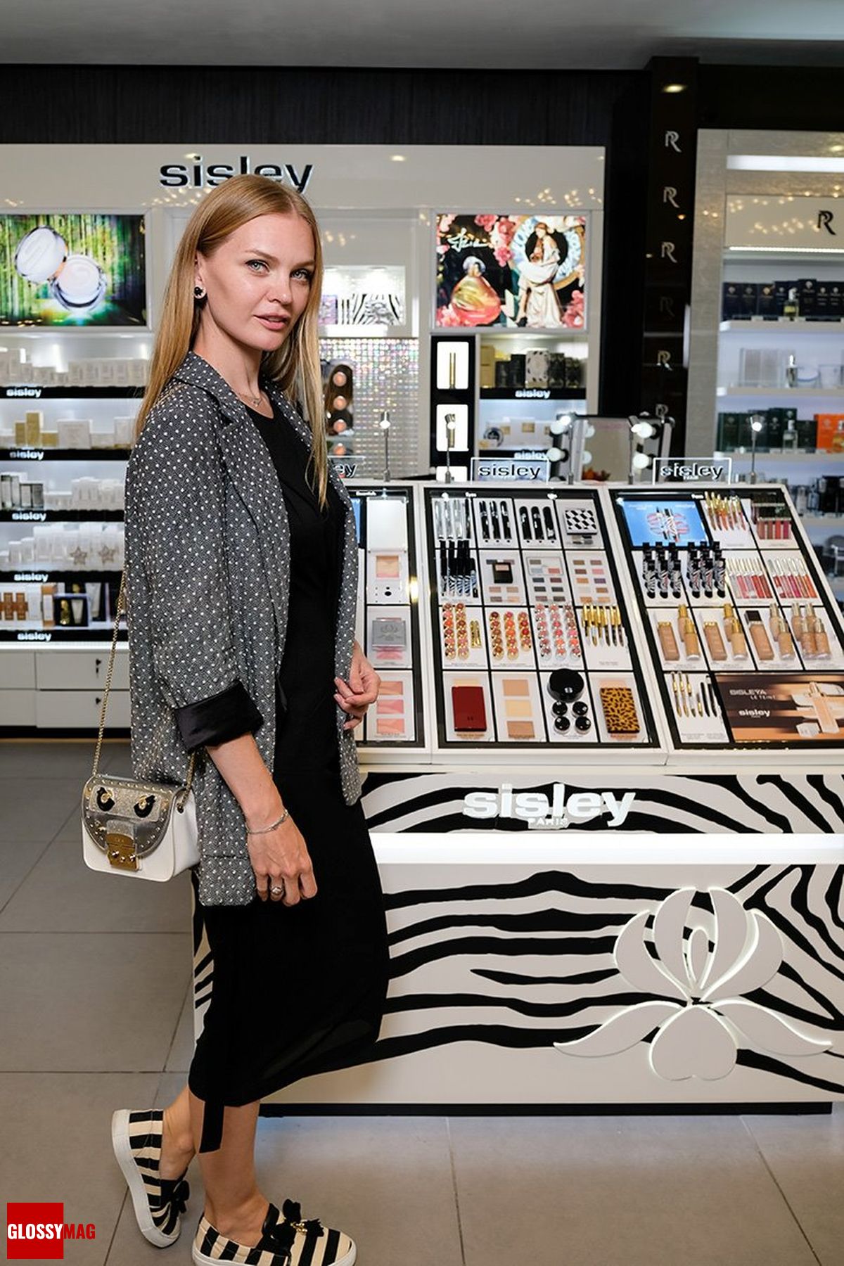 Елена Кулецкая в корнере Sisley Paris на закрытом мероприятии Beauty CHOICE в Rivoli Perfumery в ТГ Модный сезон Елена Кулецкая в корнере Sisley Paris на закрытом мероприятии Beauty CHOICE в Rivoli Perfumery в ТГ Модный сезон, 28 июня 2017 г.