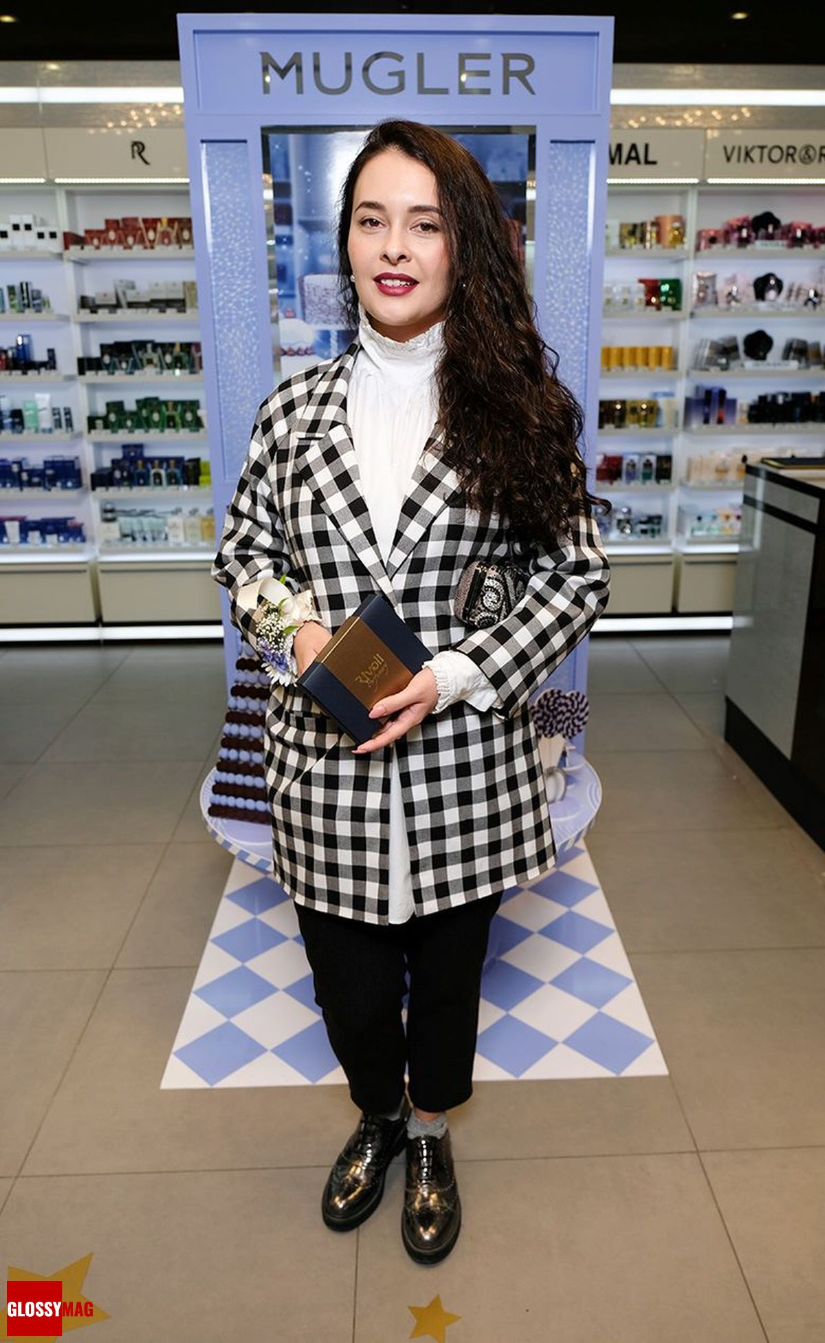 Эльмира Калимуллина в корнере Mugler на закрытом мероприятии Beauty CHOICE в Rivoli Perfumery в ТГ Модный сезон Эльмира Калимуллина в корнере Mugler на закрытом мероприятии Beauty CHOICE в Rivoli Perfumery в ТГ Модный сезон, 28 июня 2017 г.