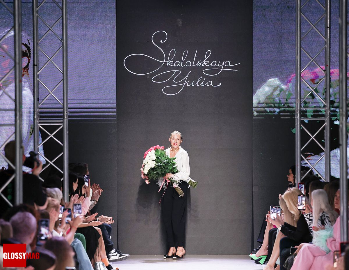 Юлия Скалатская на финальном выходе шоу Yulia Skalatskaya первой Московской Недели Моды Юлия Скалатская на финальном выходе шоу Yulia Skalatskaya первой Московской Недели Моды, 21 июня 2022 г.