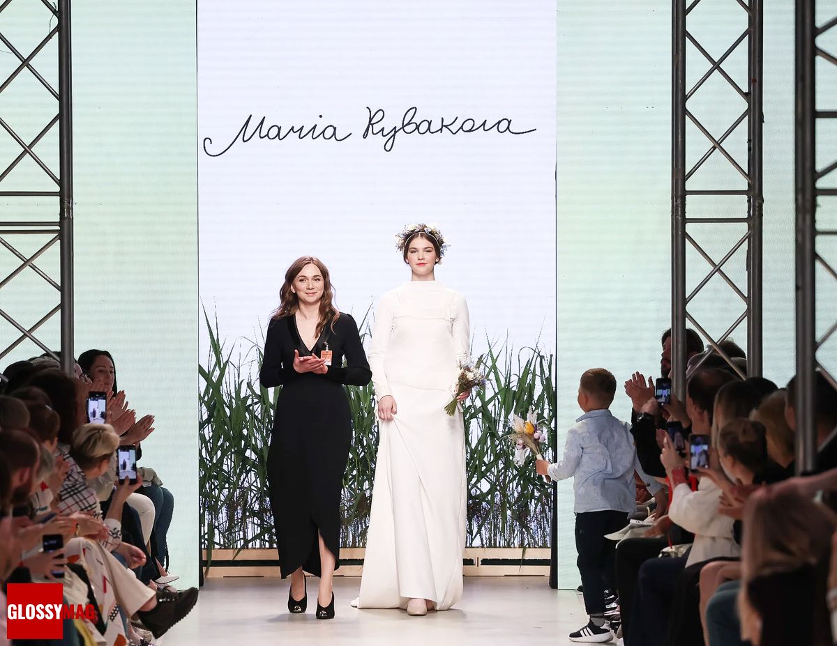 Мария Рыбакова на финальном выходе шоу Maria Rybakova первой Московской Недели Моды Мария Рыбакова на финальном выходе шоу Maria Rybakova первой Московской Недели Моды, 21 июня 2022 г.