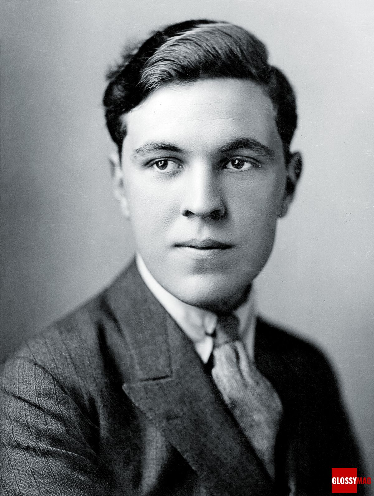официальный модельер Виндзоров Норман Хартнелл, 1924 г. Норман Хартнелл, официальный модельер Виндзоров, 1924 г.