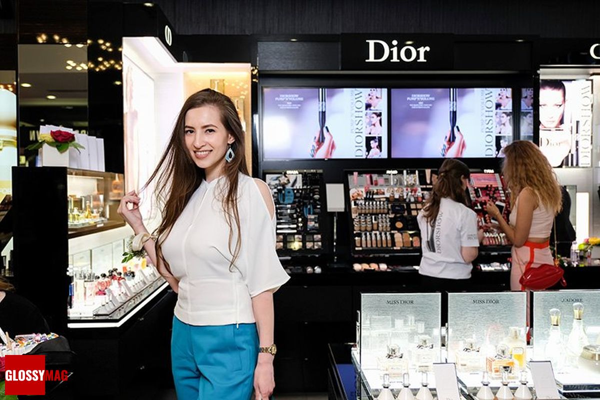 Светлана Нефёд в корнере Dior на закрытом мероприятии Beauty CHOICE в Rivoli Perfumery в ТГ Модный сезон Светлана Нефёд в корнере Dior на закрытом мероприятии Beauty CHOICE в Rivoli Perfumery в ТГ Модный сезон, 28 июня 2017 г.