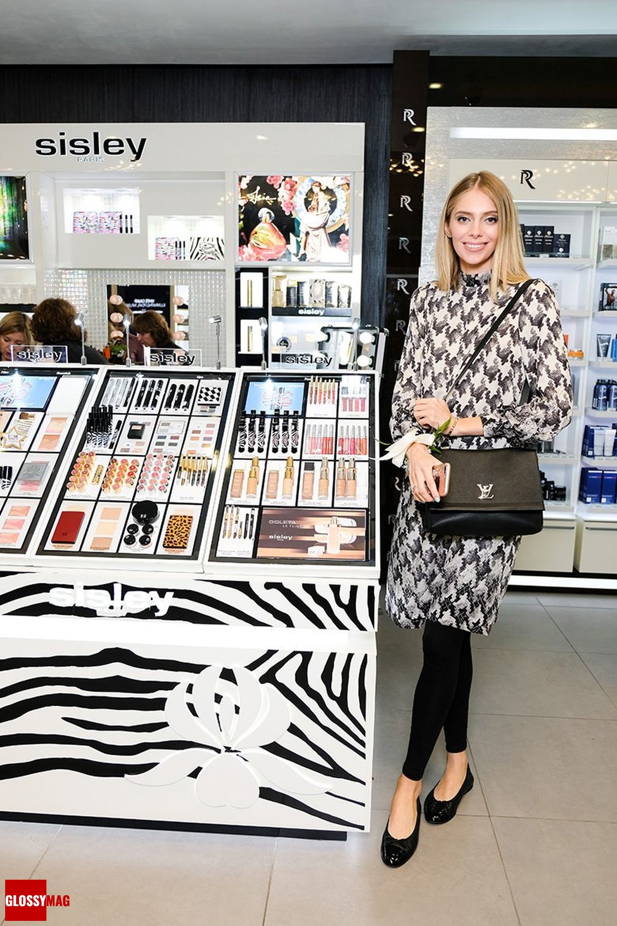 Ясмина Муратович в корнере Sisley Paris на закрытом мероприятии Beauty CHOICE в Rivoli Perfumery в ТГ Модный сезон Ясмина Муратович в корнере Sisley Paris на закрытом мероприятии Beauty CHOICE в Rivoli Perfumery в ТГ Модный сезон, 28 июня 2017 г.