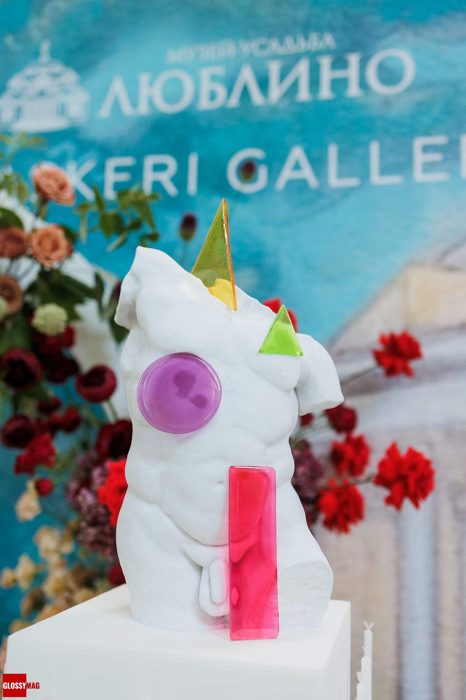 Полина Аскери задувает свечи на торте ручной работы Art and sweets, который венчает античный торс, фото 2 Полина Аскери задувает свечи на торте ручной работы Art and sweets, фото 2