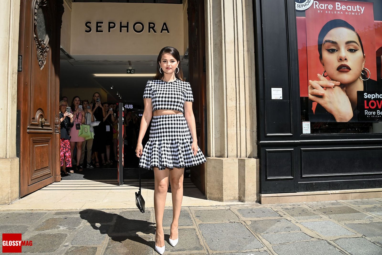 Селена Гомес прибыла во флагманский магазин Sephora в Париже, фото 6 Селена Гомес прибыла во флагманский магазин Sephora в Париже, 8 июля 2022 г., фото 6