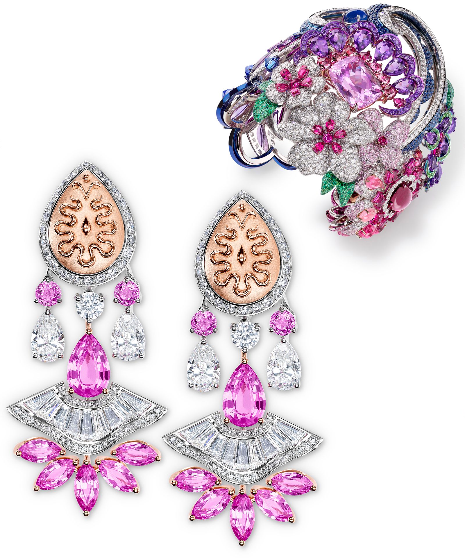 Серьги Chopard из розового и белого золота, браслет из белого золота Серьги из этического розового и белого золота 18 карат, сертифицированного Fairmined, с розовыми сапфирами фантазийной огранки (всего 10,71 карата) и бриллиантами (7,28 карата); браслет из сертифицированного Fairmined этического белого золота 18 карат и титана с кунцитом огранки «кушон» (21,60 карата), сапфиром огранки «кабошон» (4,04 карата), рубеллитами (34,32 карата), бриллиантами (20,51 карата), аметистами (17,75 карата), голубые сапфиры (15,11 карата) и розовые сапфиры (11,68 карата), танзаниты (4,10 карата), изумруды и рубины