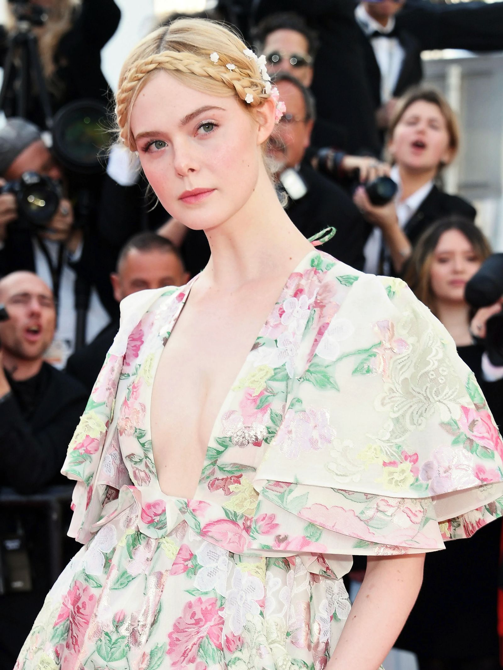 Эль Фаннинг в платье Valentino на Каннском кинофестивале, фото 1 Эль Фаннинг в платье Valentino на международном Каннском кинофестивале, фото 1