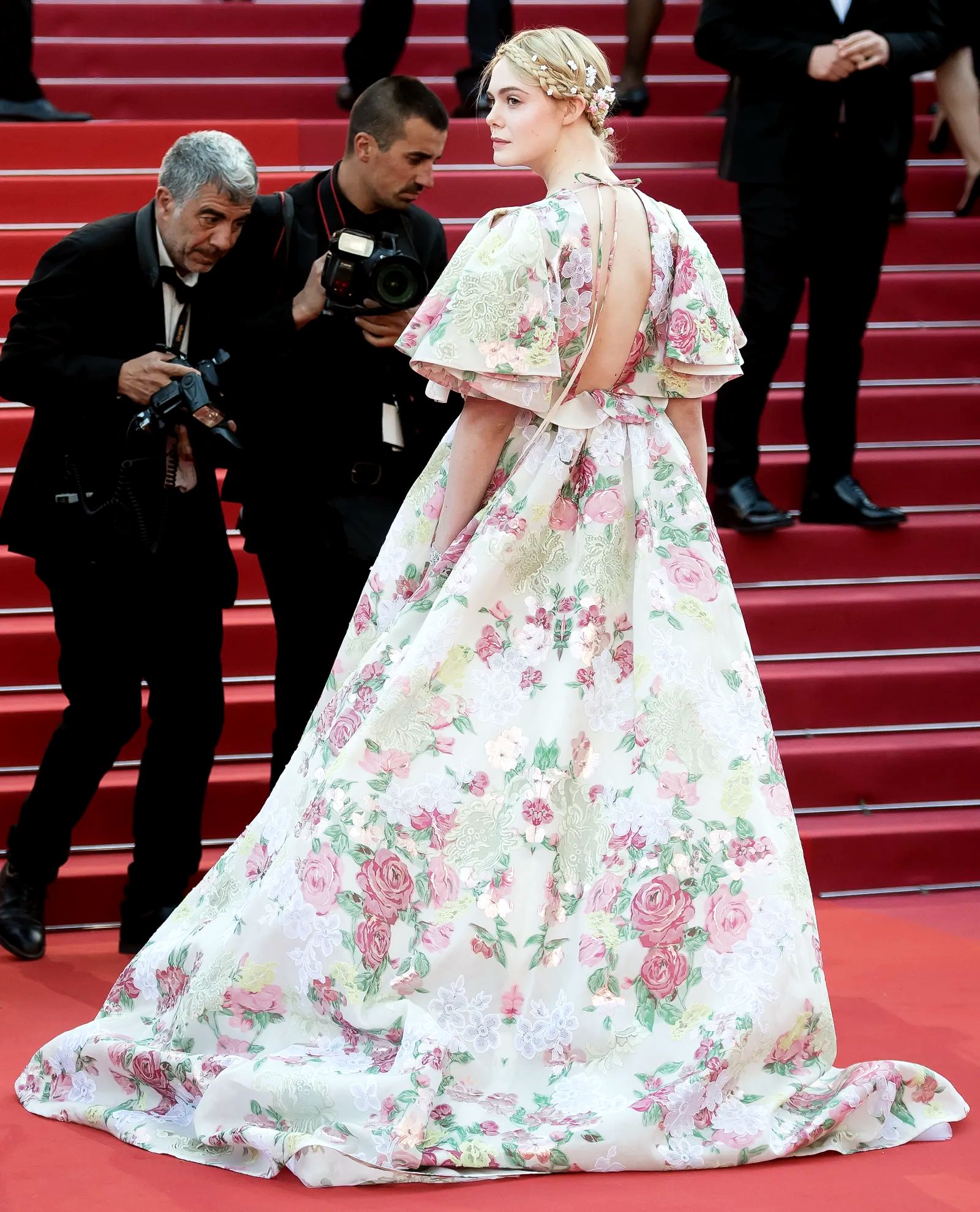 Эль Фаннинг в платье Valentino на Каннском кинофестивале, фото 2 Эль Фаннинг в платье Valentino на международном Каннском кинофестивале, фото 2