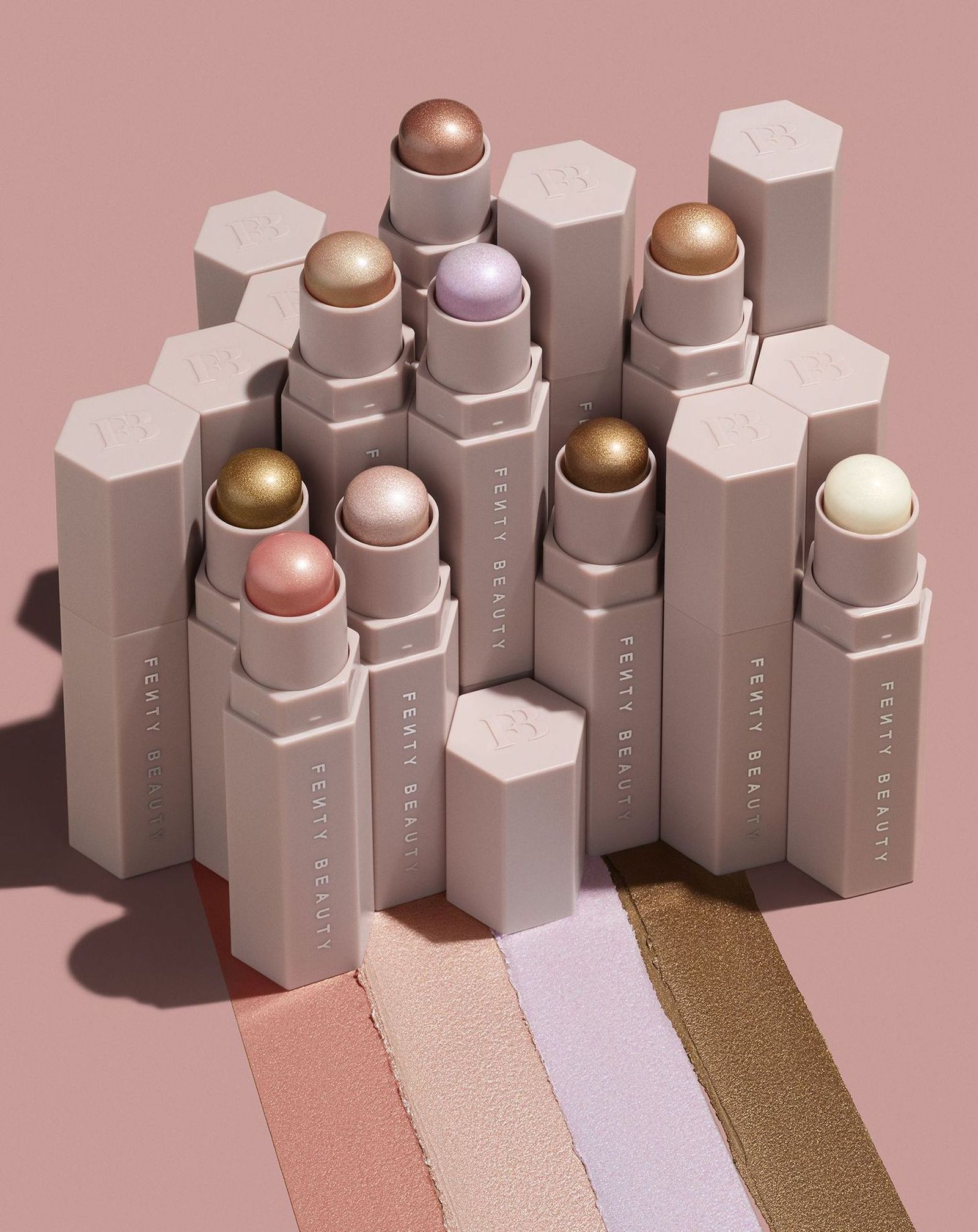 Коллекция стиков Match Stix от Fenty Beauty для контурирования, коррекции и сияния, фото 3 Коллекция стиков Match Stix от Fenty Beauty, фото 3