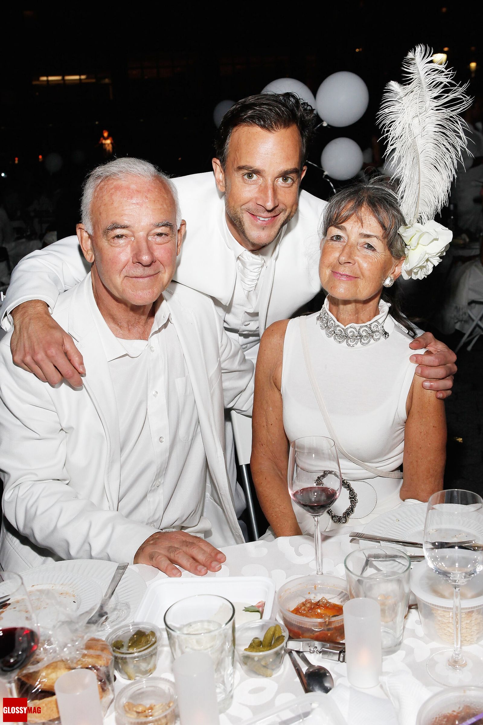 Le Dîner en Blanc 2011 Le Dîner en Blanc 2011. Фото: Франсуа Аймерик