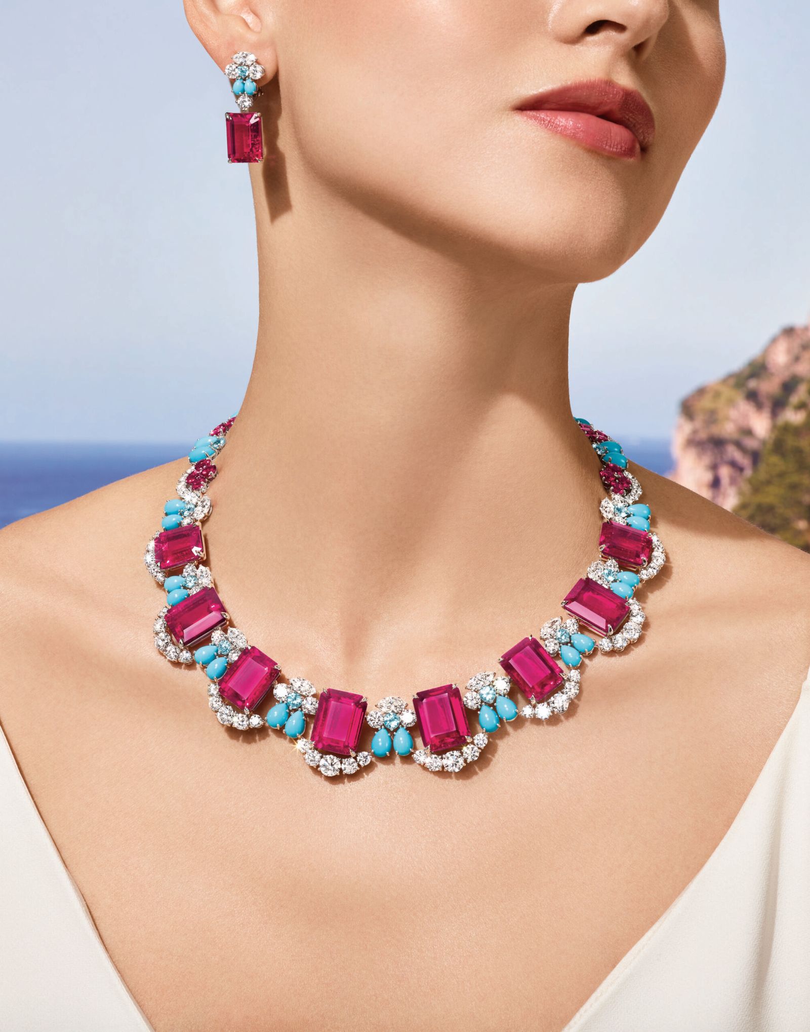Ожерелье и серьги Amalfi: Bougainvilleas, фото 1 Ожерелье и серьги Amalfi: Bougainvilleas из коллекции Majestic Escapes Harry Winston, фото 1