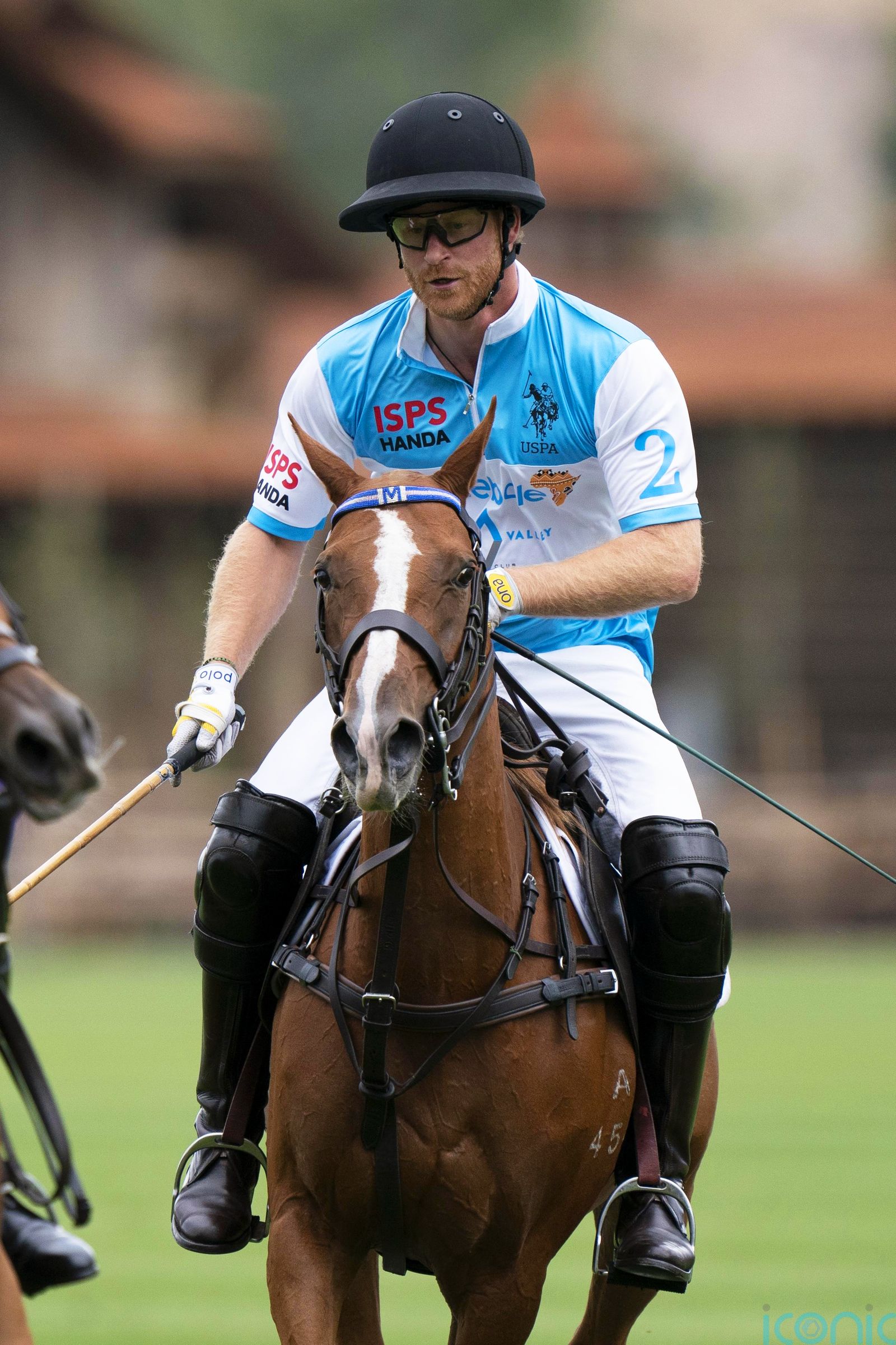 Принц Гарри, герцог Сассекский, играет в поло во время турнира Sentebale ISPS Handa Polo Cup 2022 в Аспене, 25 августа 2022 г., фото 1