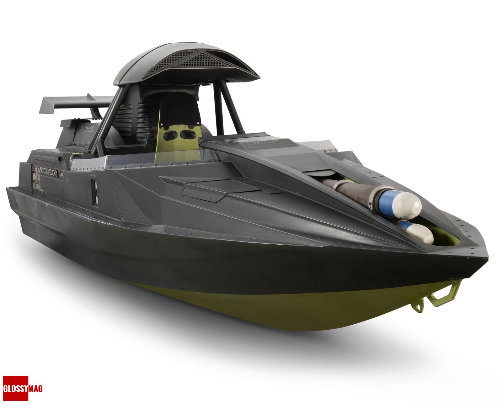 Реактивная лодка Q Jet Boat из фильма «И целого мира мало», фото 1 Реактивная лодка Q Jet Boat из фильма о Джеймсе Бонде «И целого мира мало», фото 1