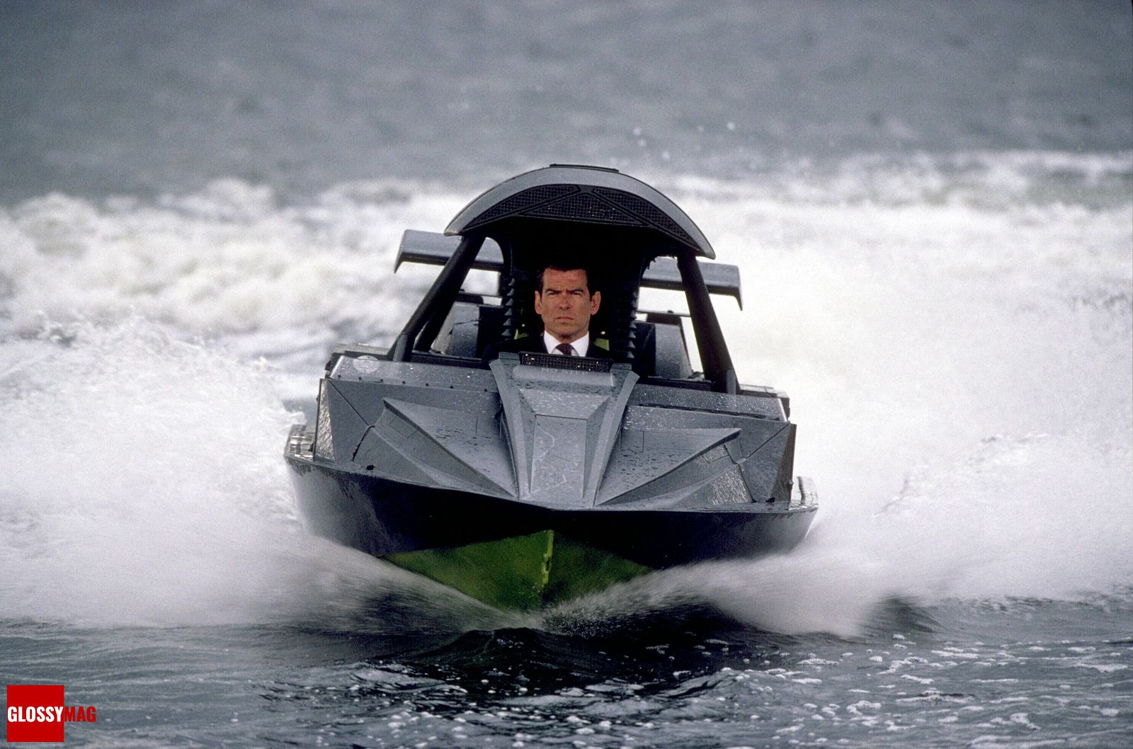 Реактивная лодка Q Jet Boat из фильма «И целого мира мало», фото 2 Реактивная лодка Q Jet Boat из фильма о Джеймсе Бонде «И целого мира мало», фото 2