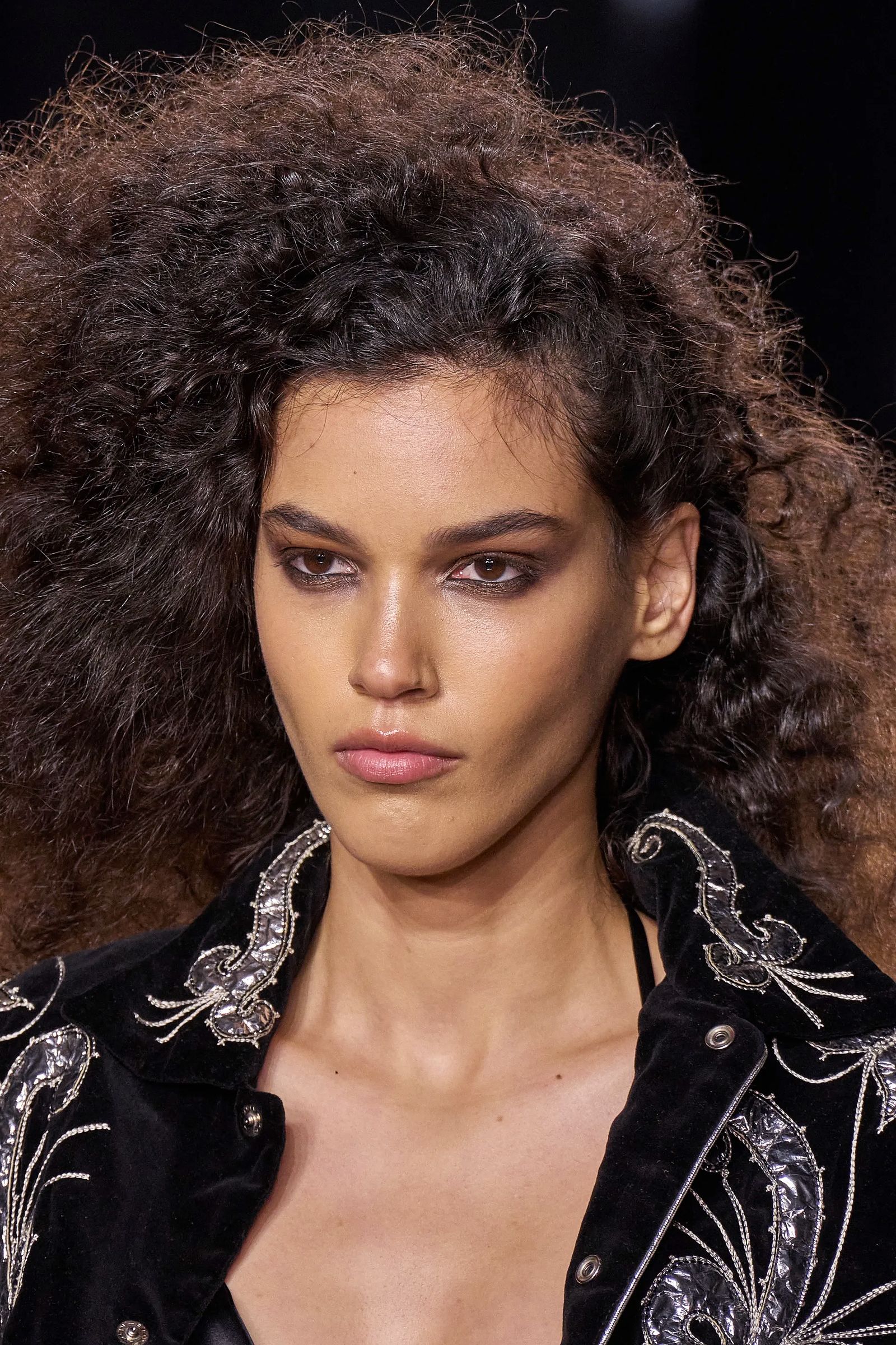 Теплый розовый нюд: Tom Ford Spring 2023 Ready-to-Wear