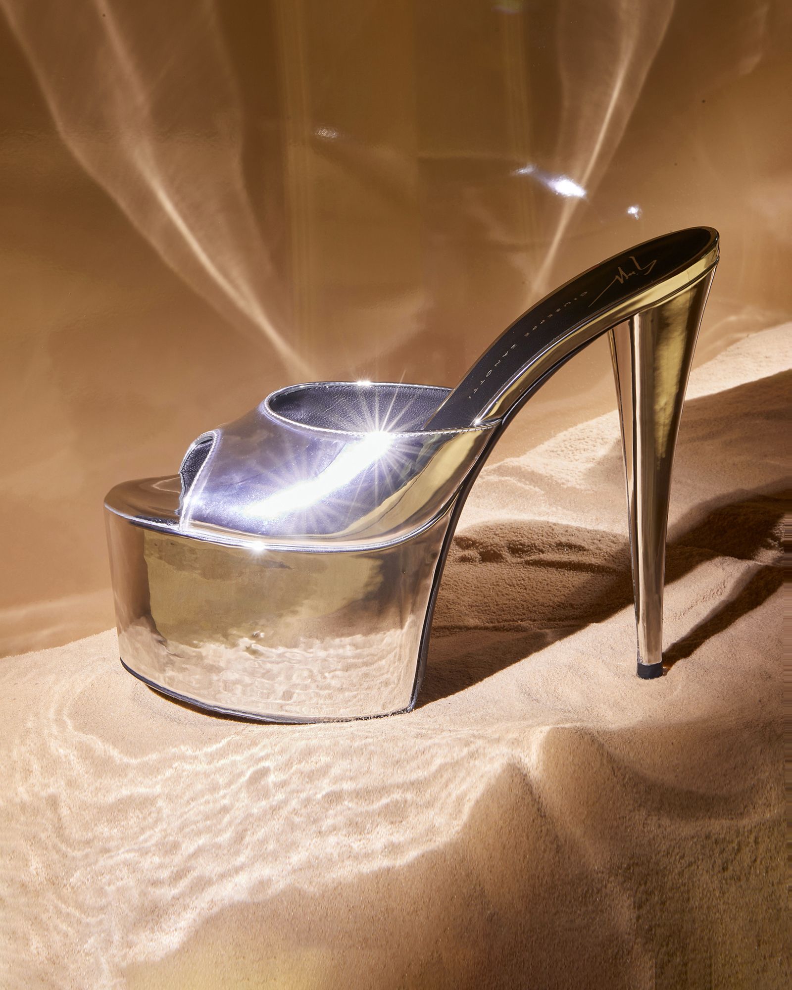 Вечеринка Giuseppe Zanotti в Милане, фото 2 Вечеринка Джузеппе Занотти в Милане, фото 2