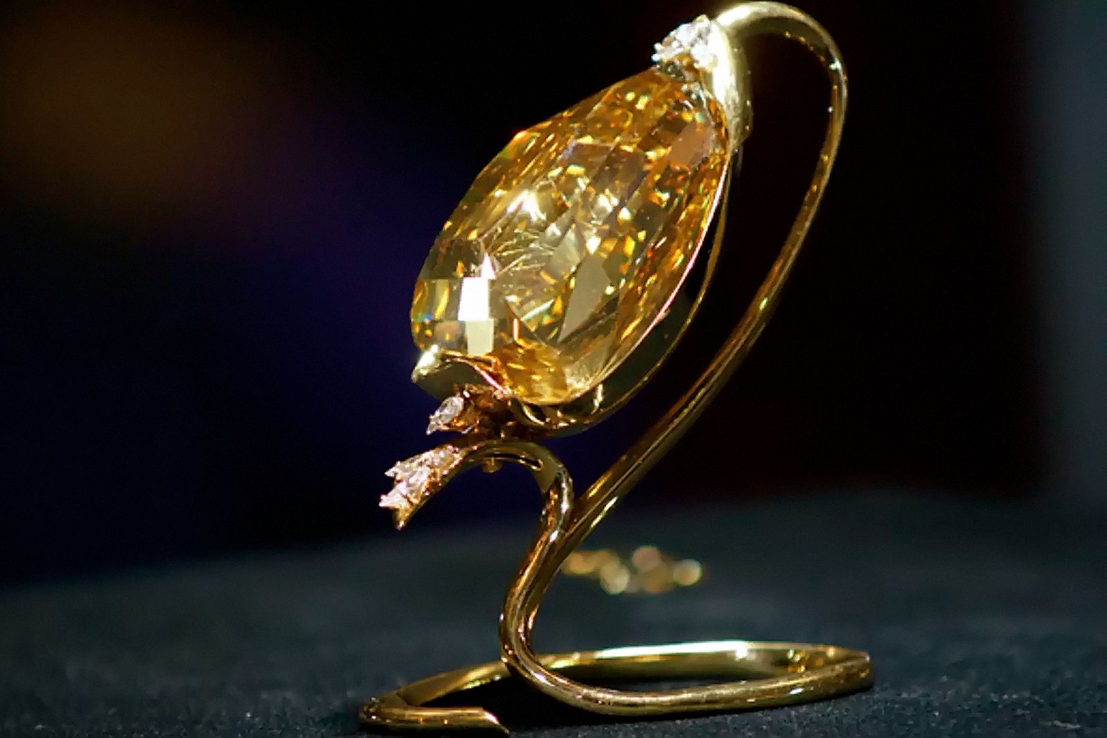 Крупнейший бриллиант The Golden Canary, фото 3 Крупнейший бриллиант The Golden Canary («Золотая канарейка»), фото 3