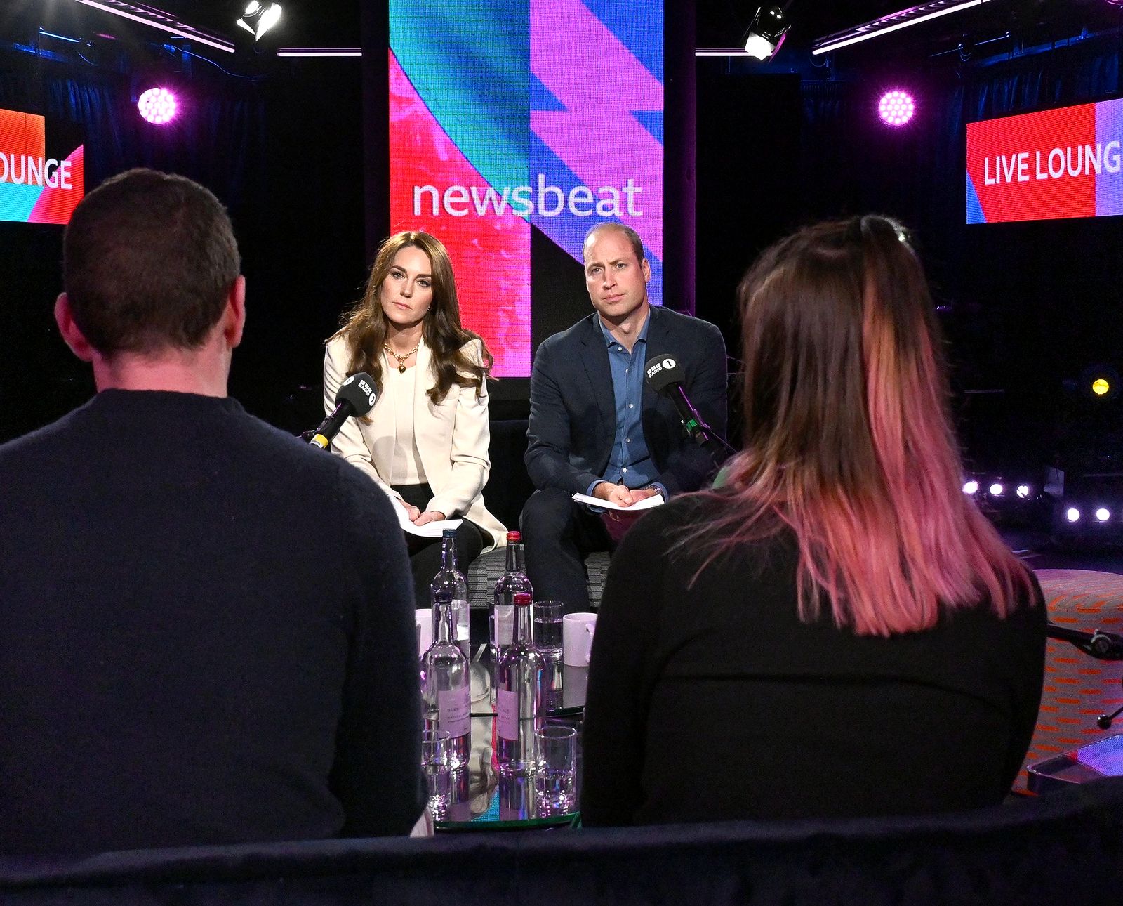 Принц Уильям и Кейт Миддлтон в специальном выпуске шоу Newsbeat, фото 1 Принц Уильям и Кейт Миддлтон в специальном выпуске шоу Newsbeat на BBC Radio 1, фото 1