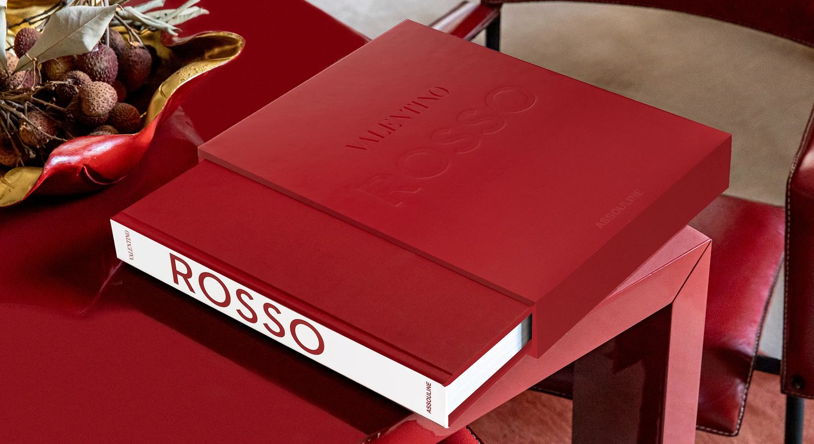 Альбом-посвящение красному цвету «Valentino Rosso» вышел в издательстве Assouline, фото 1 Альбом «Valentino Rosso» вышел в издательстве Assouline, фото 1