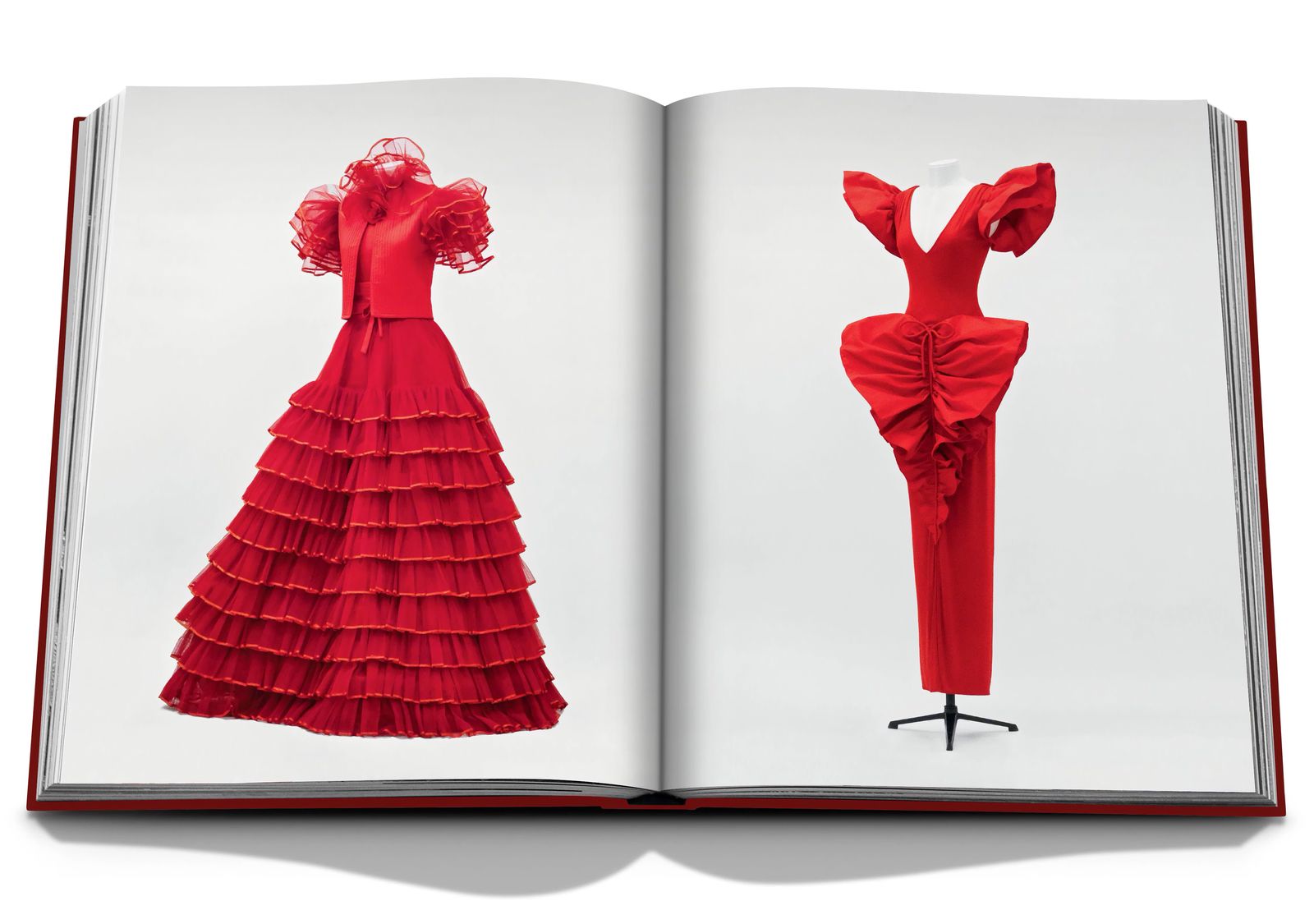 Альбом-посвящение красному цвету «Valentino Rosso» вышел в издательстве Assouline, фото 3 Альбом «Valentino Rosso» вышел в издательстве Assouline, фото 3