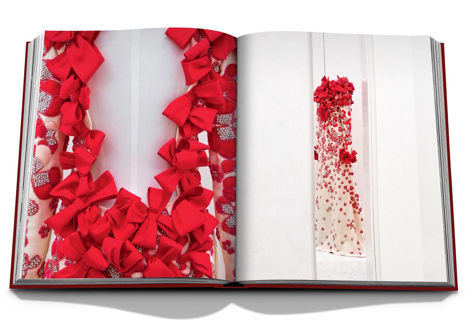 Альбом-посвящение красному цвету «Valentino Rosso» вышел в издательстве Assouline, фото 9 Альбом «Valentino Rosso» вышел в издательстве Assouline, фото 9