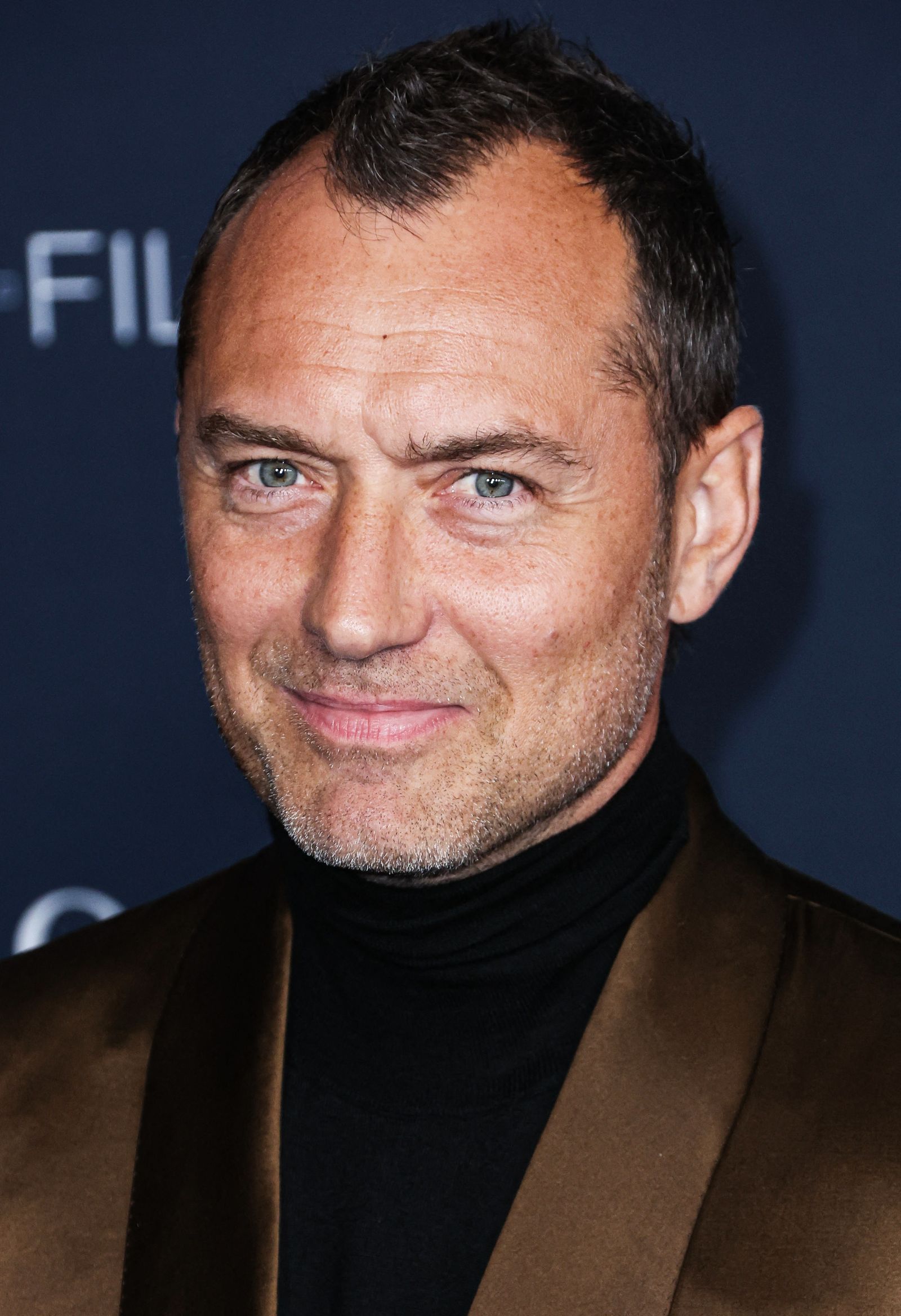Джуд Лоу на 11-м ежегодном гала-концерте LACMA Art + Film Gala 2022 в Лос-Анджелесе, фото 1 Джуд Лоу на 11-м ежегодном гала-концерте LACMA Art + Film Gala 2022 в Лос-Анджелесе, 5 ноября 2022 г., фото 1