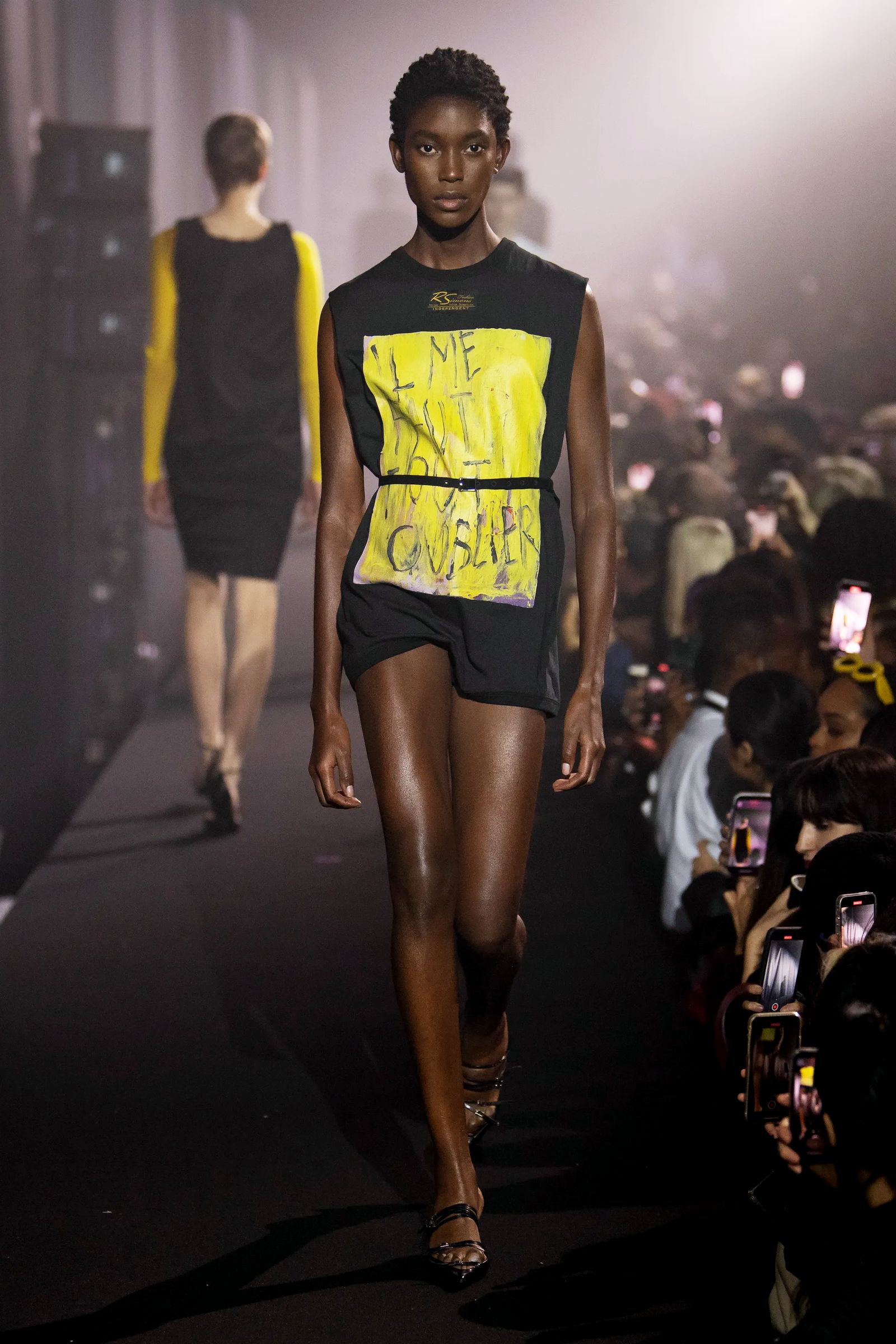 Raf Simons весна-лето 2023, фото 1 Шоу Raf Simons весна-лето 2023, фото 1