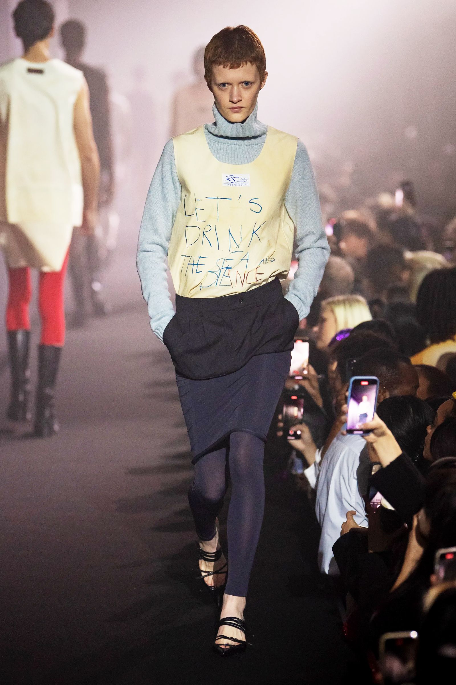 Raf Simons весна-лето 2023, фото 2 Шоу Raf Simons весна-лето 2023, фото 2