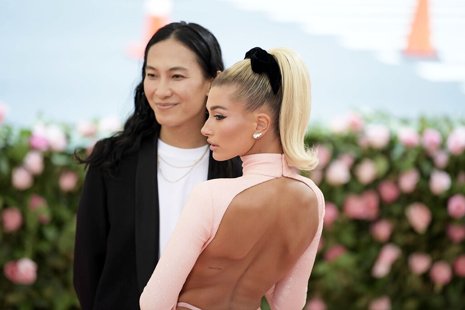Александр Ванг и Хейли Бибер на балу института костюма Met Gala Александр Ванг и Хейли Бибер на балу института костюма Met Gala 2019