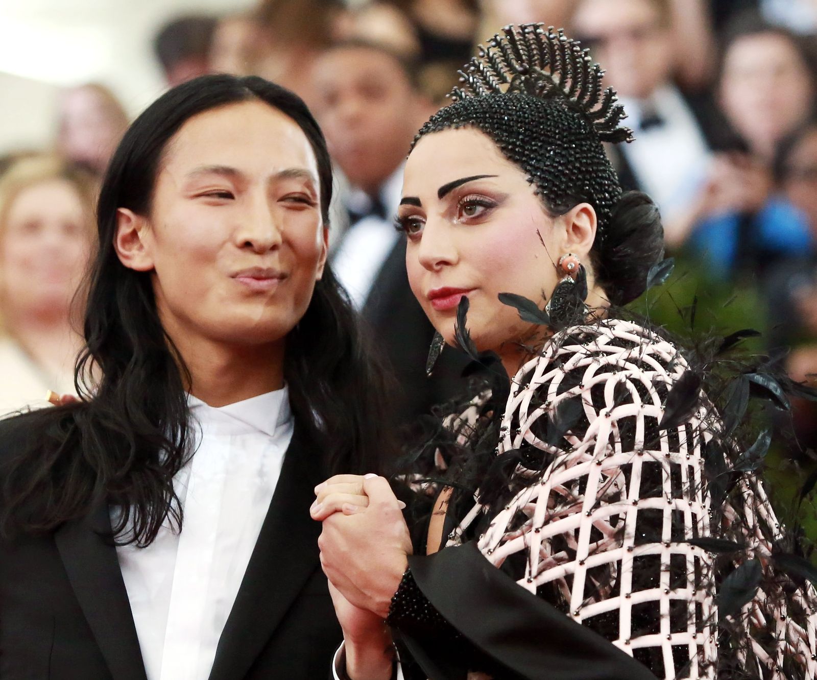 Александр Ванг и Леди Гага на балу института костюма Met Gala Александр Ванг и Леди Гага на балу института костюма Met Gala 2015